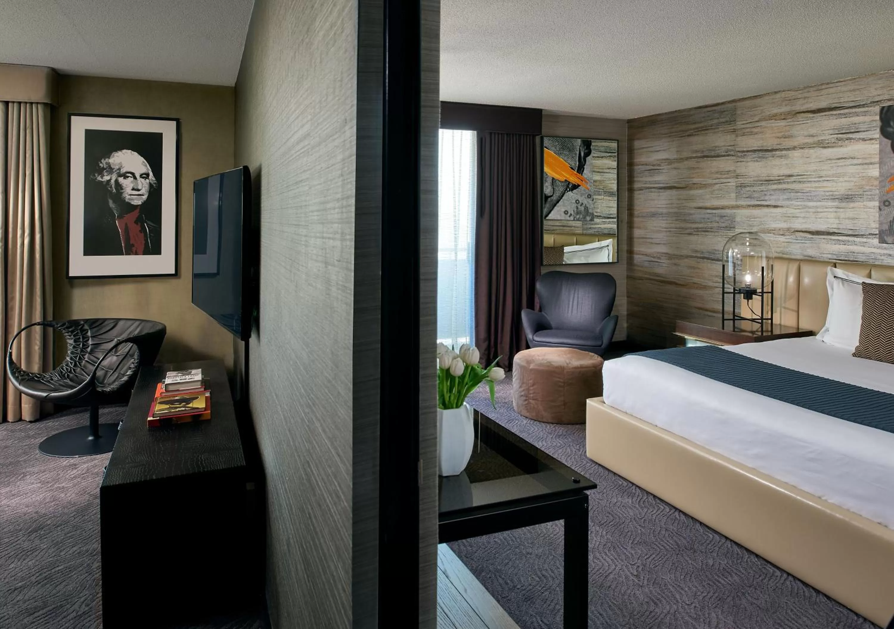 Living room, Bed in Revere Hotel Boston Common