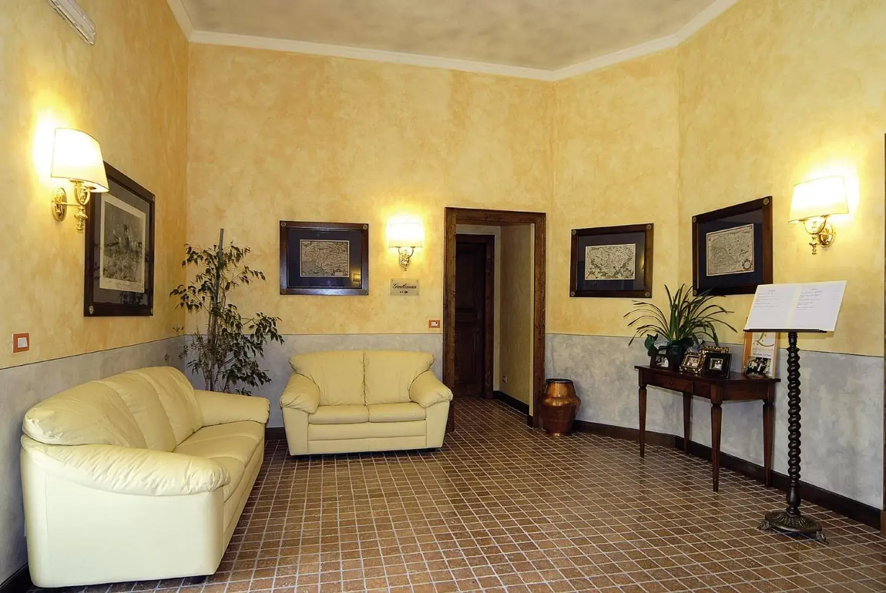 Communal lounge/ TV room, Seating Area in Hotel Candiani