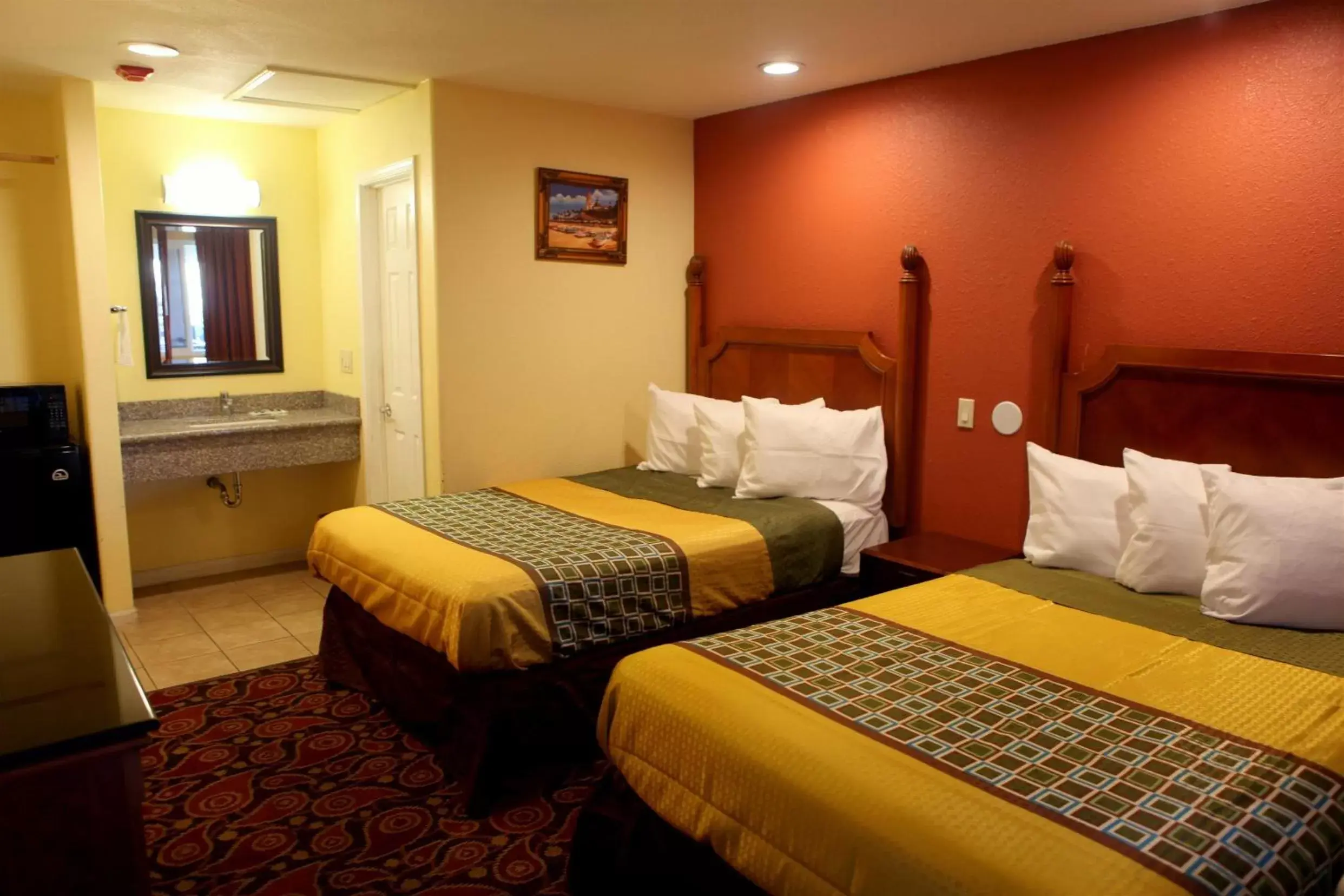 Photo of the whole room, Bed in Bay Breeze Inn