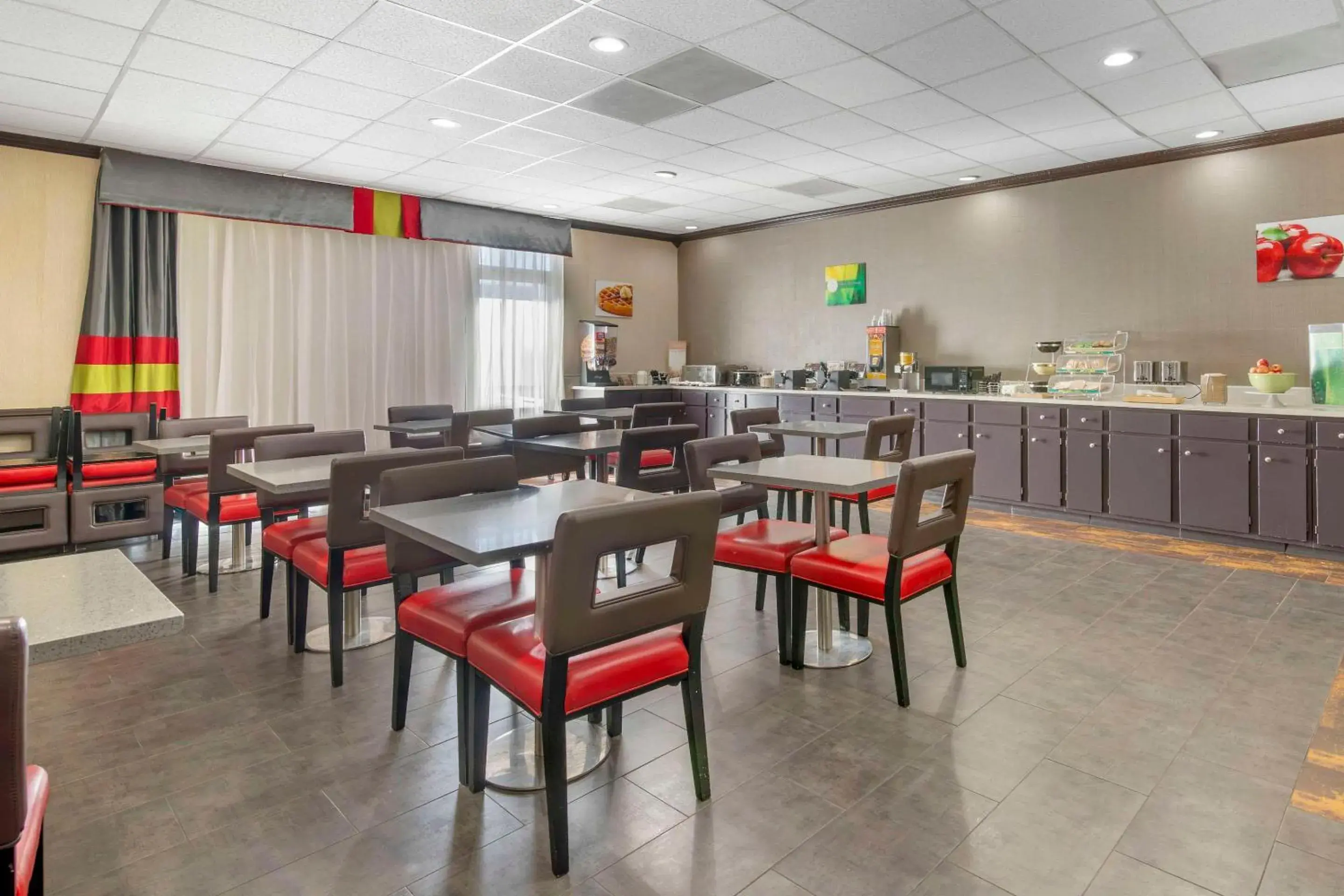 Breakfast, Restaurant/Places to Eat in Quality Inn & Suites Hardeeville - Savannah North - Renovated with Hot Breakfast Included