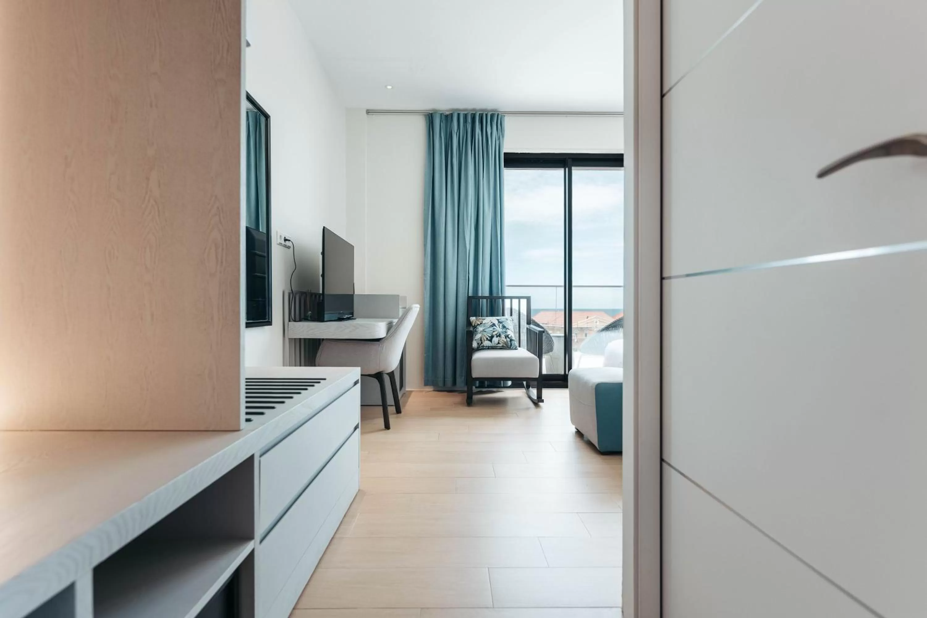 Facade/entrance, Bed in Elements Hotel & Shops Curaçao