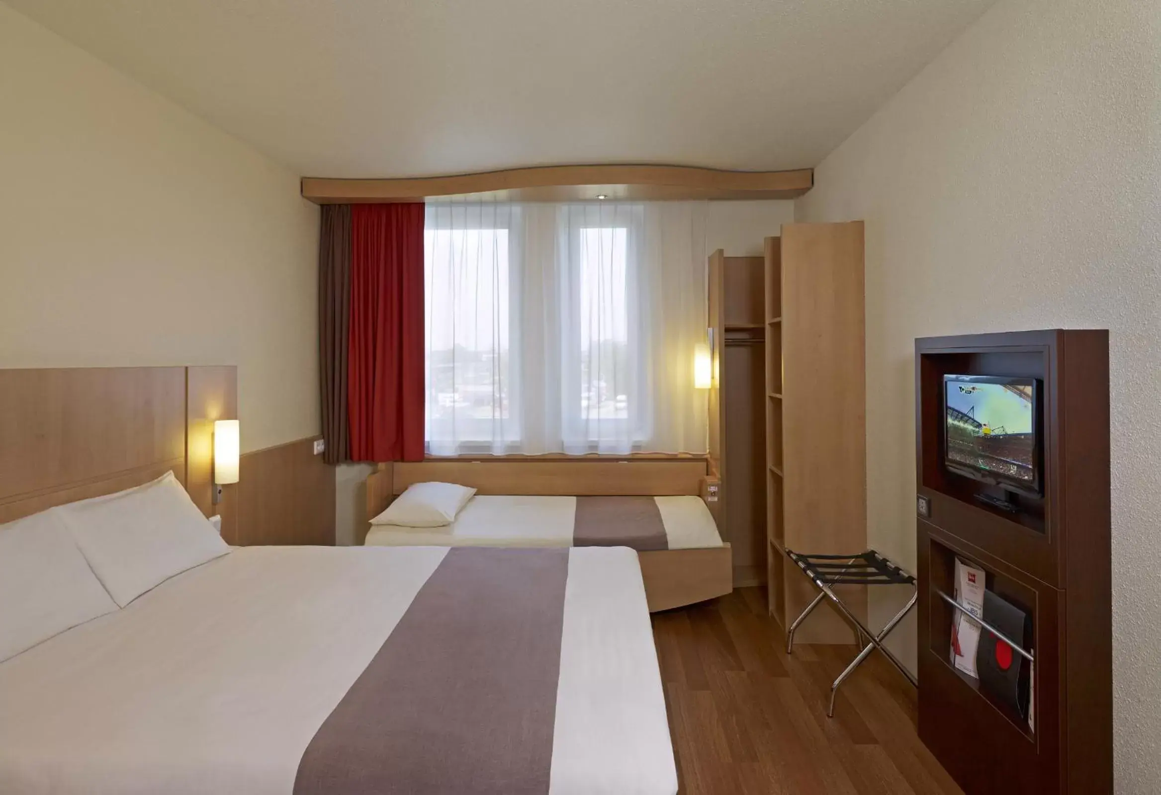 Photo of the whole room, TV/Entertainment Center in Ibis Kraków Stare Miasto