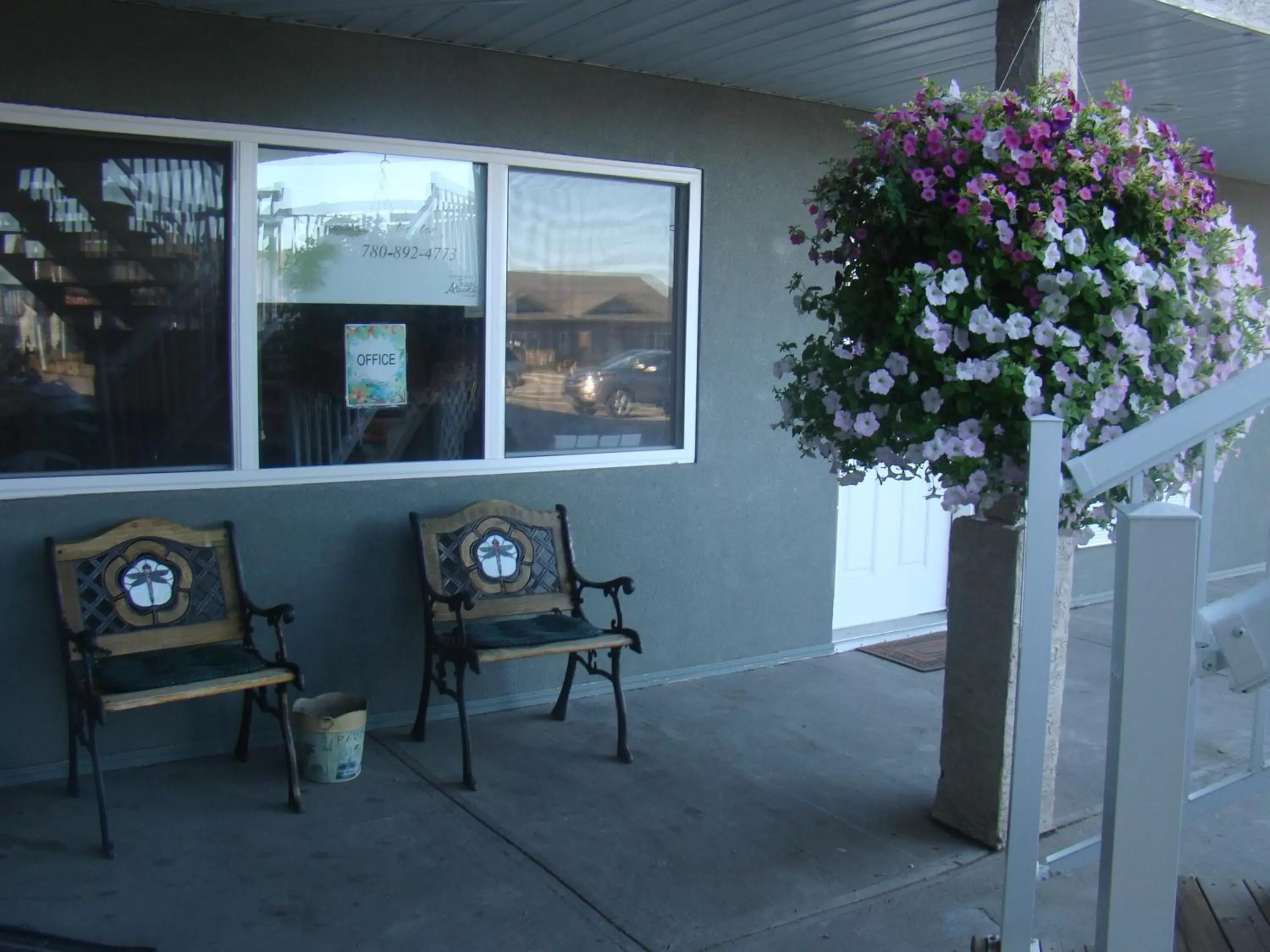 Facade/entrance in Shoreside Inn & Suites