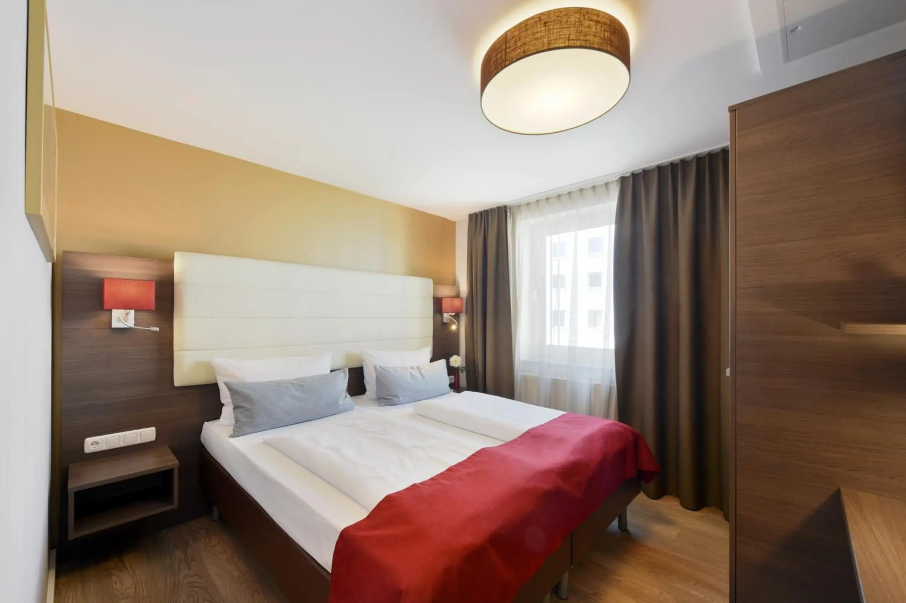 Four-Room Apartment in City Aparthotel München - KOOS Hotel und Apartments
