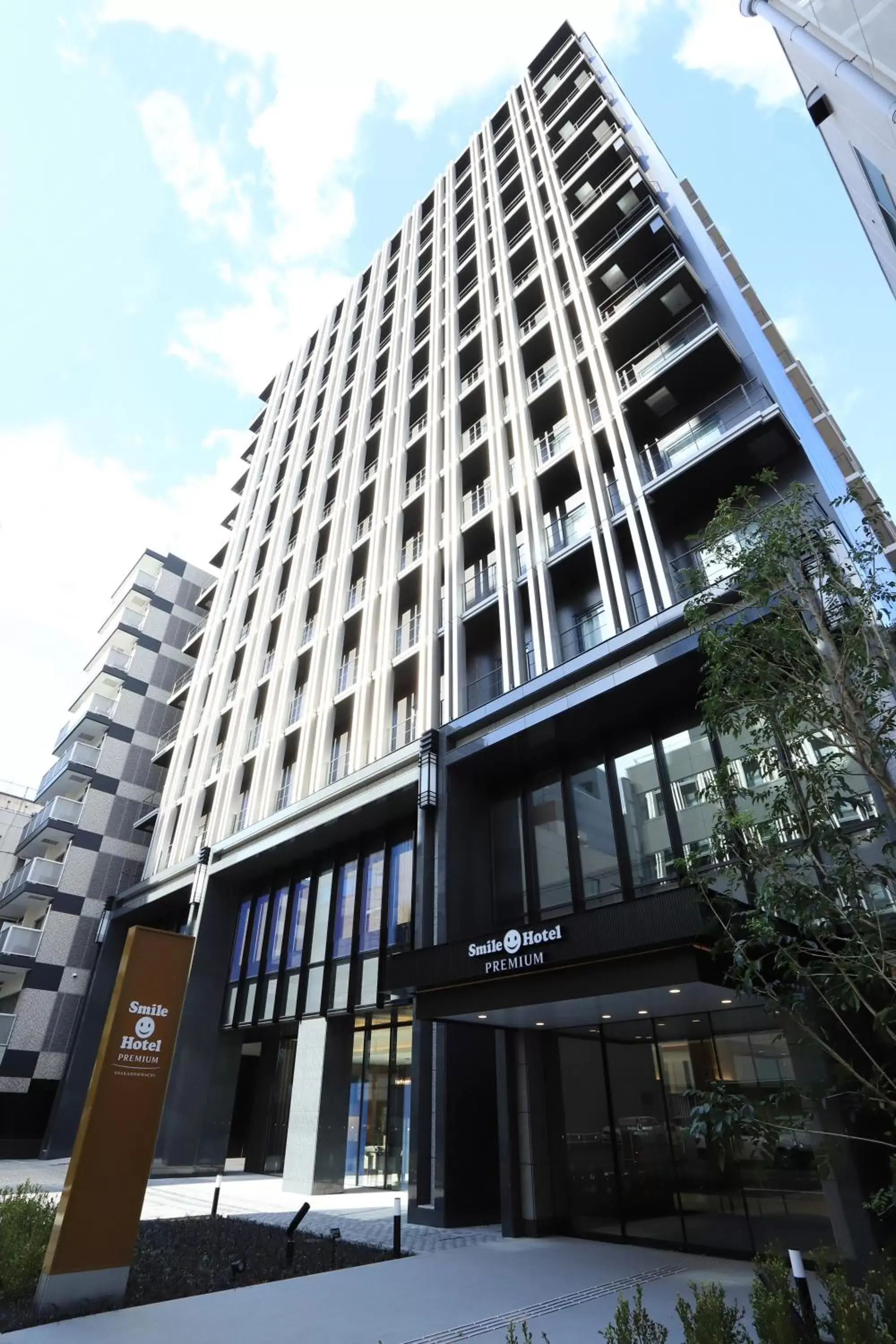 Facade/entrance in Smile Hotel Premium Osaka Hommachi Facade/entrance in Smile Hotel Premium Osaka Hommachi