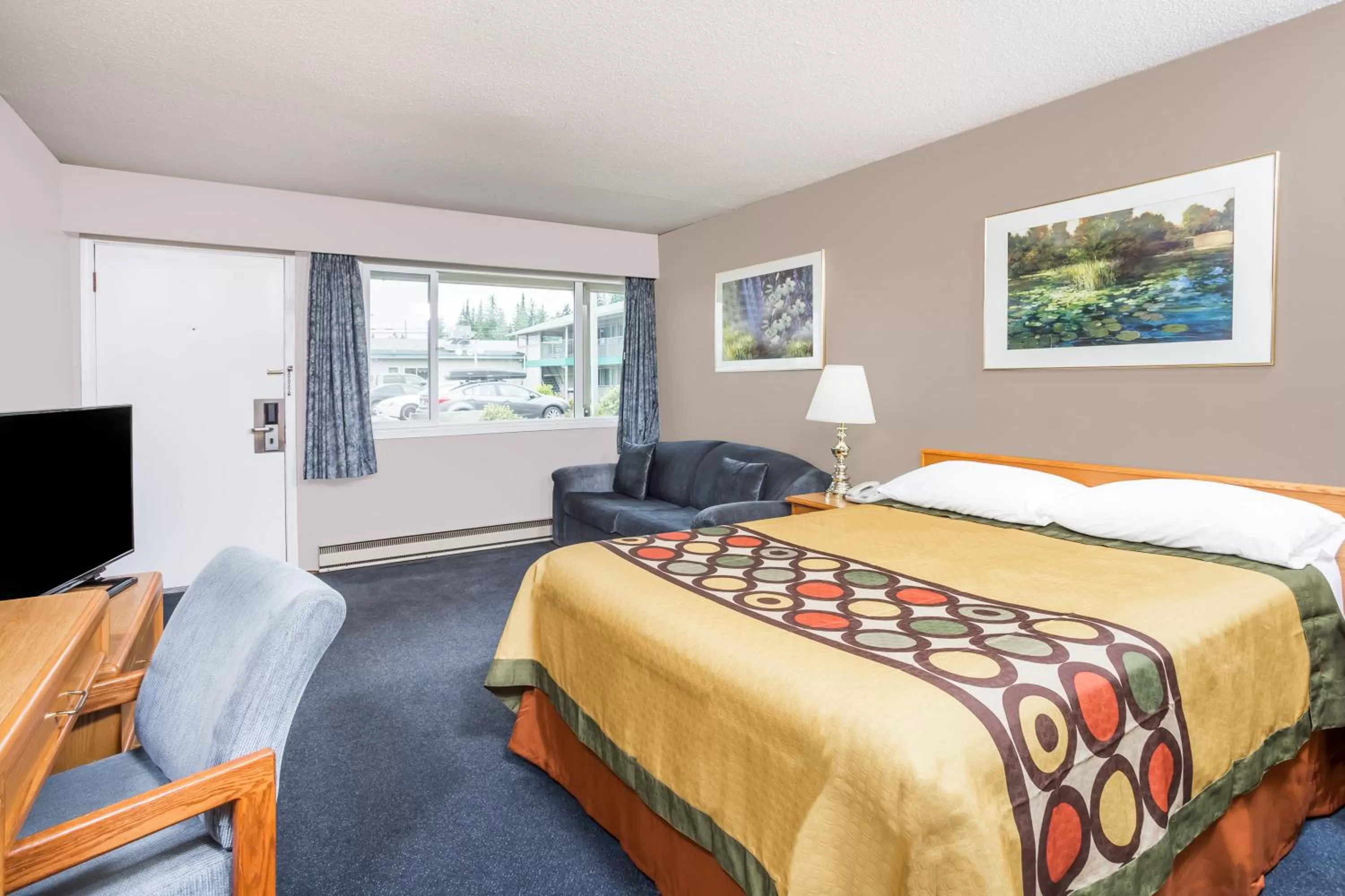 Bed in Super 8 by Wyndham Quesnel BC