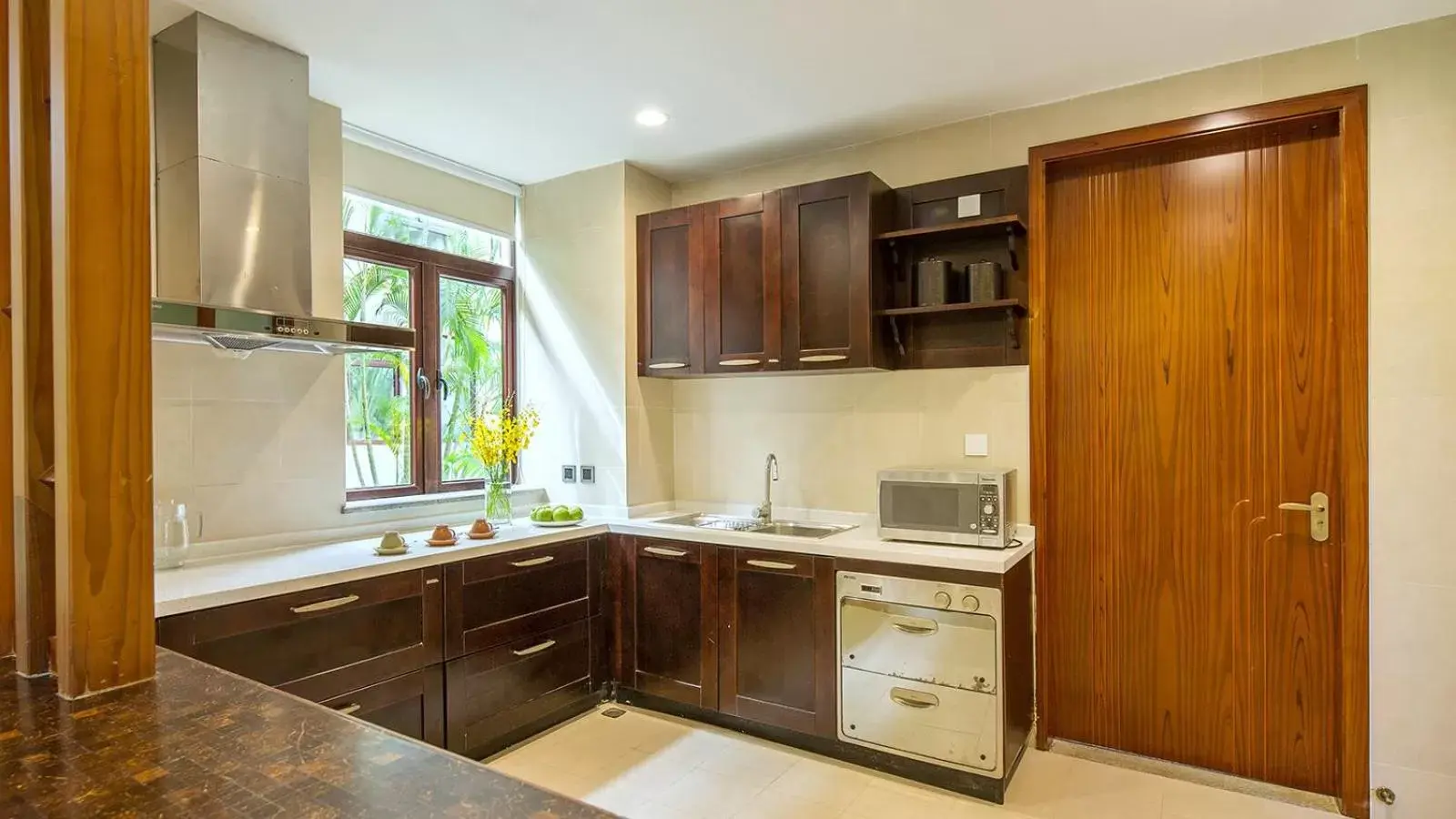 Kitchen/Kitchenette in Sanya Yalong Bay Villas & Spa