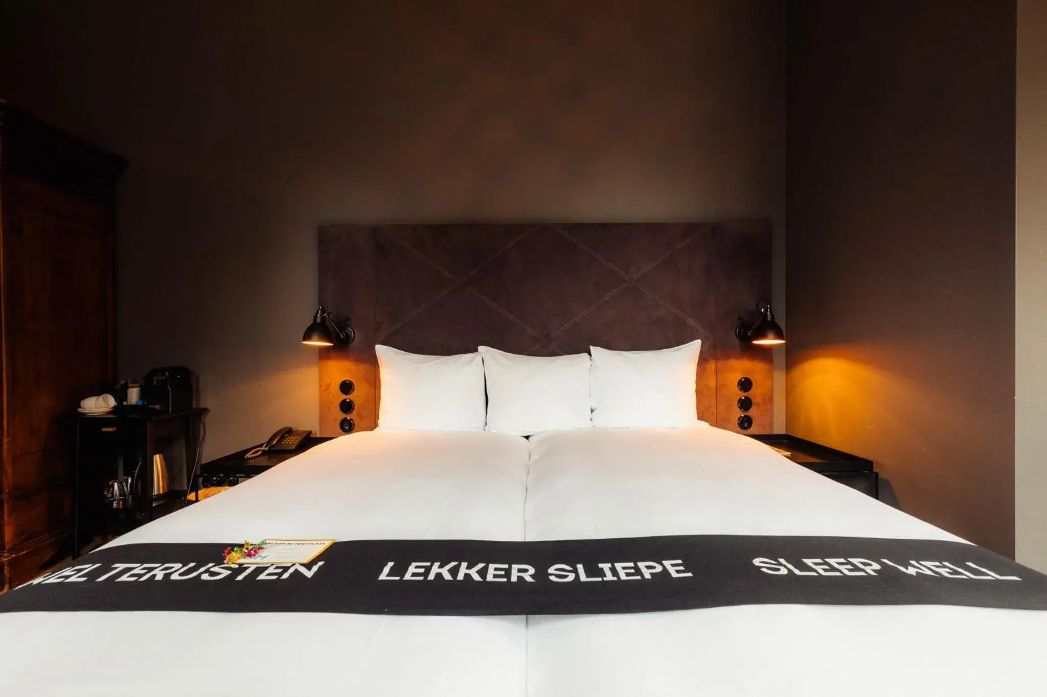Bed in Post-Plaza Hotel & Grand Café