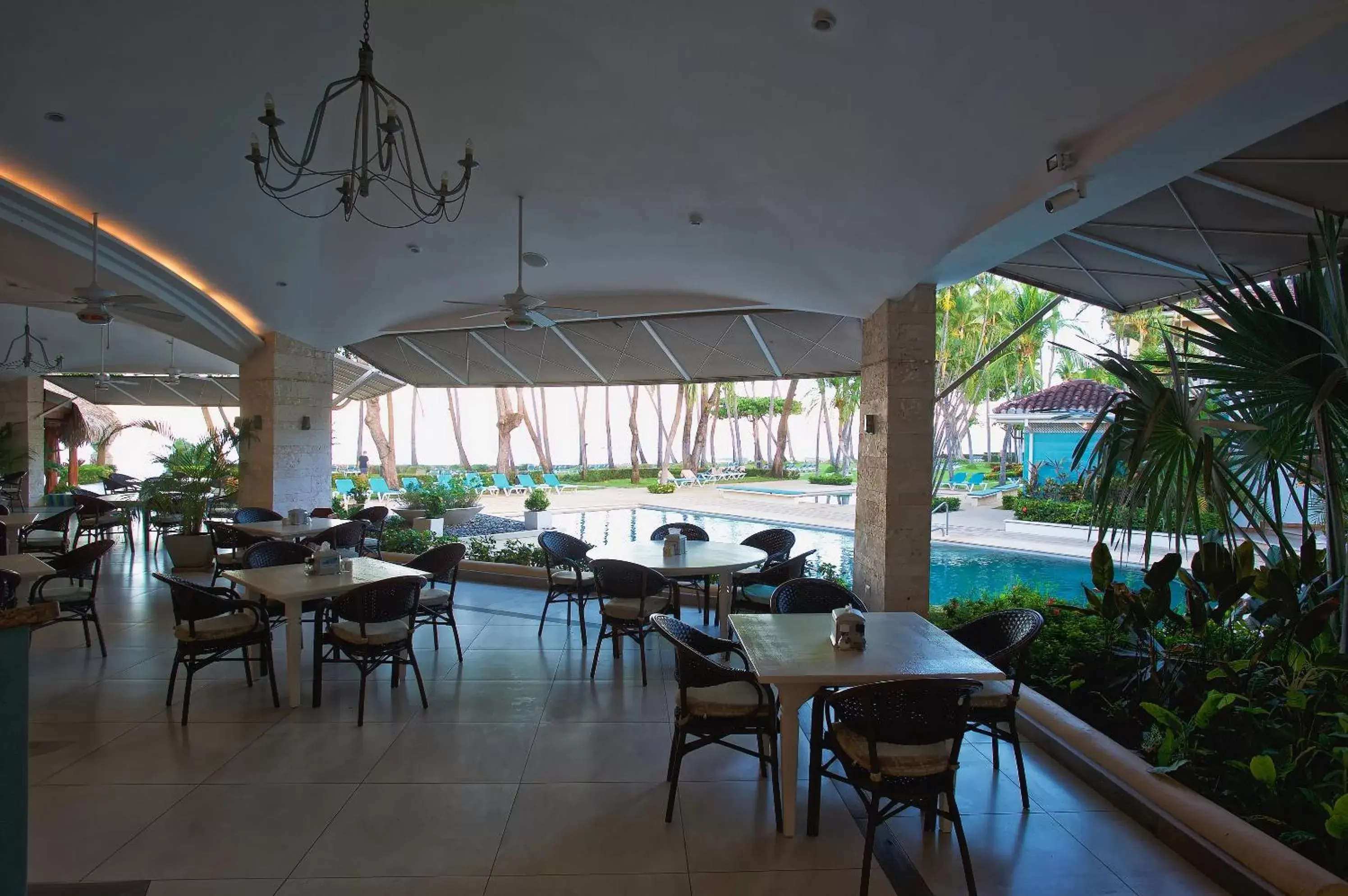 Restaurant/Places to Eat in Hotel Tamarindo Diria Beach Resort