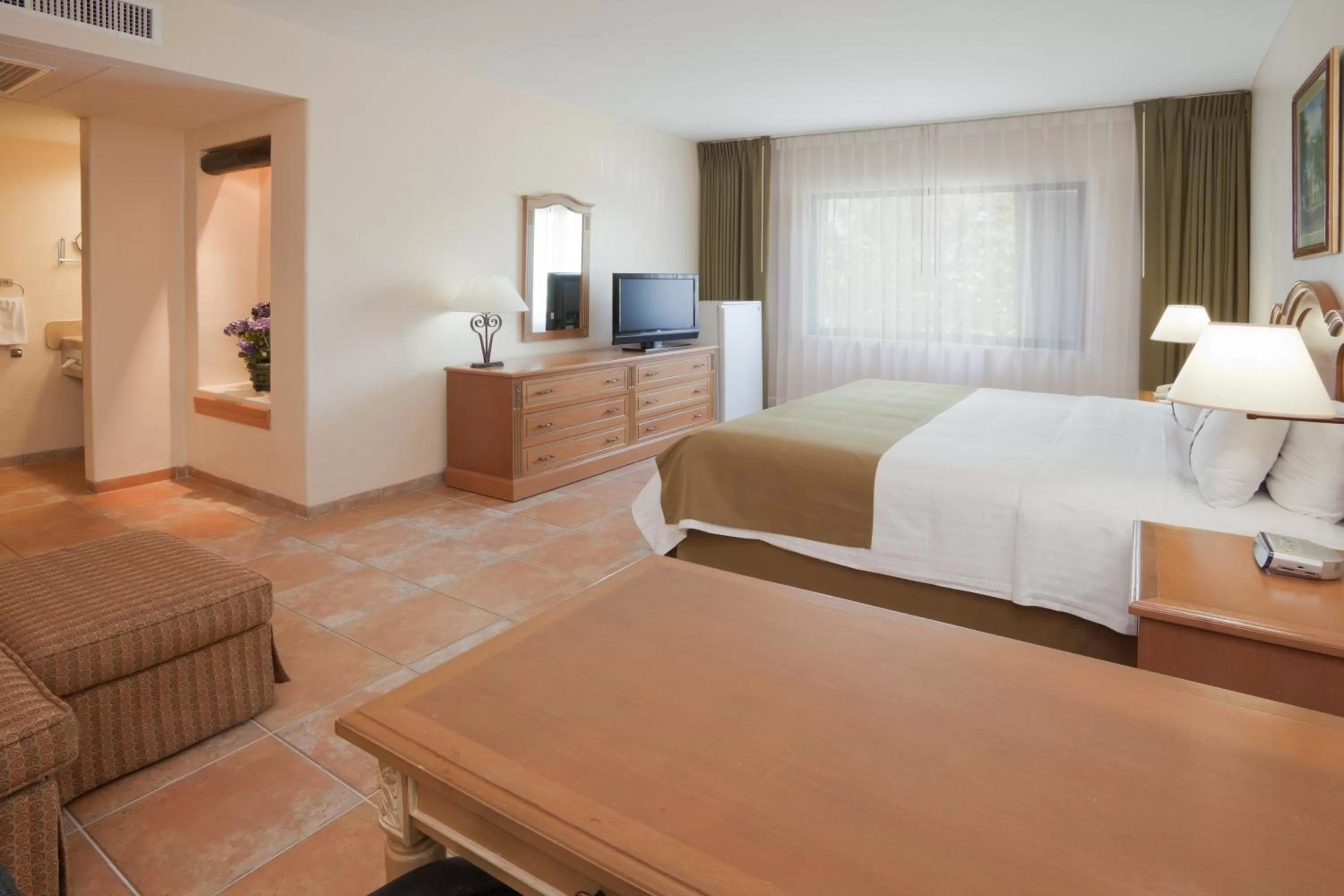 Photo of the whole room, Bed in Holiday Inn Ciudad Del Carmen by IHG