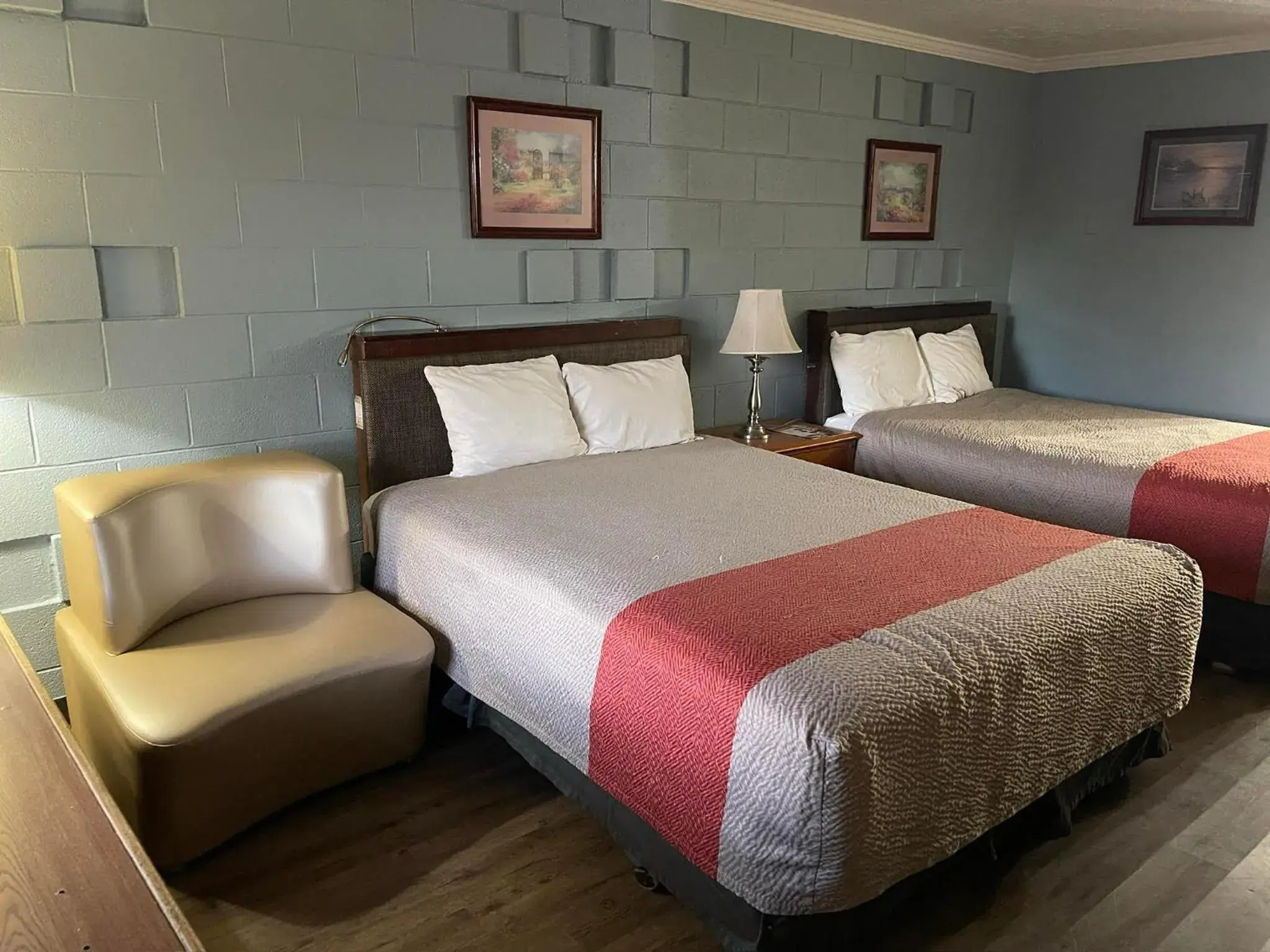 Bed in Safari Motel