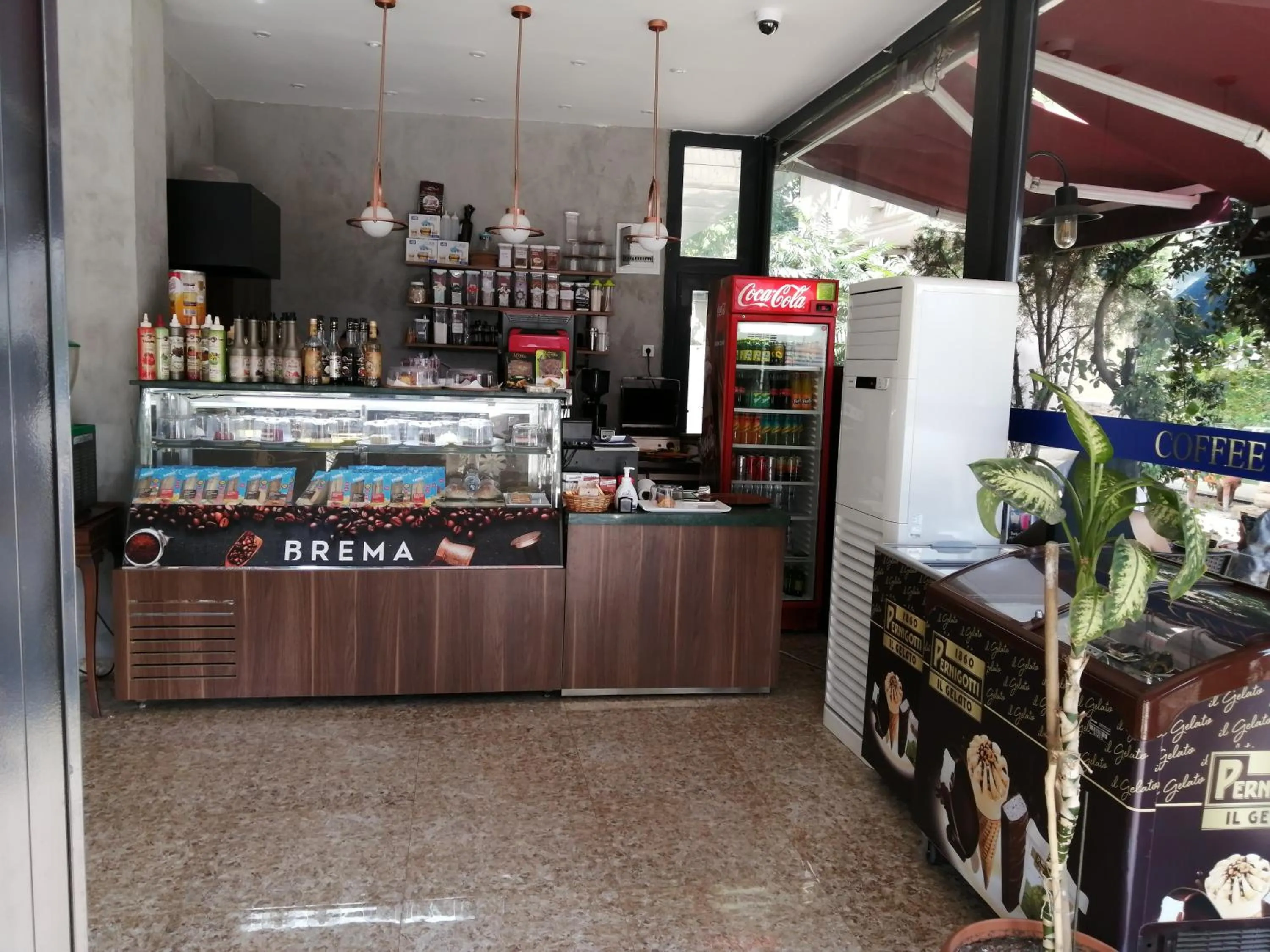 Dining area in Nice Royal