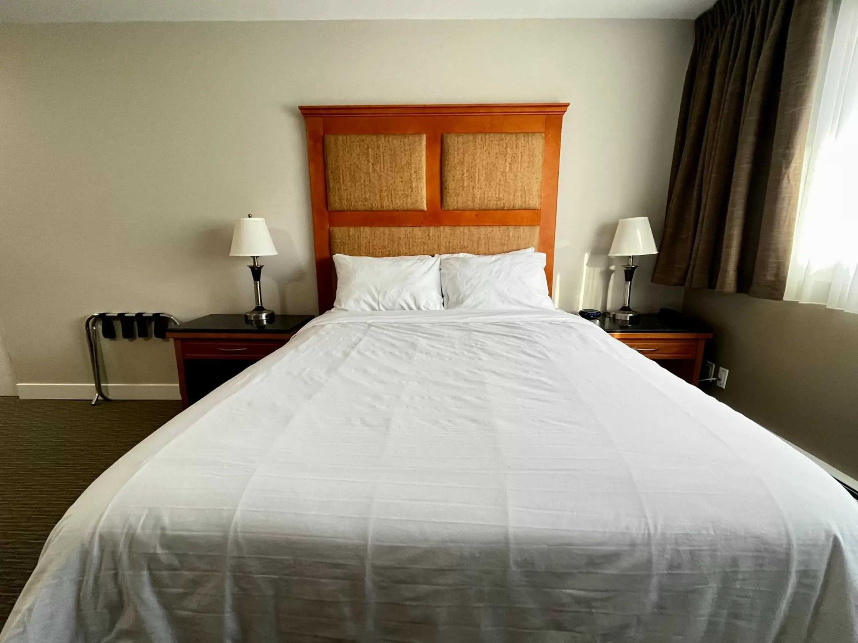 Bed in Anavada Inn & Suites - Prince George