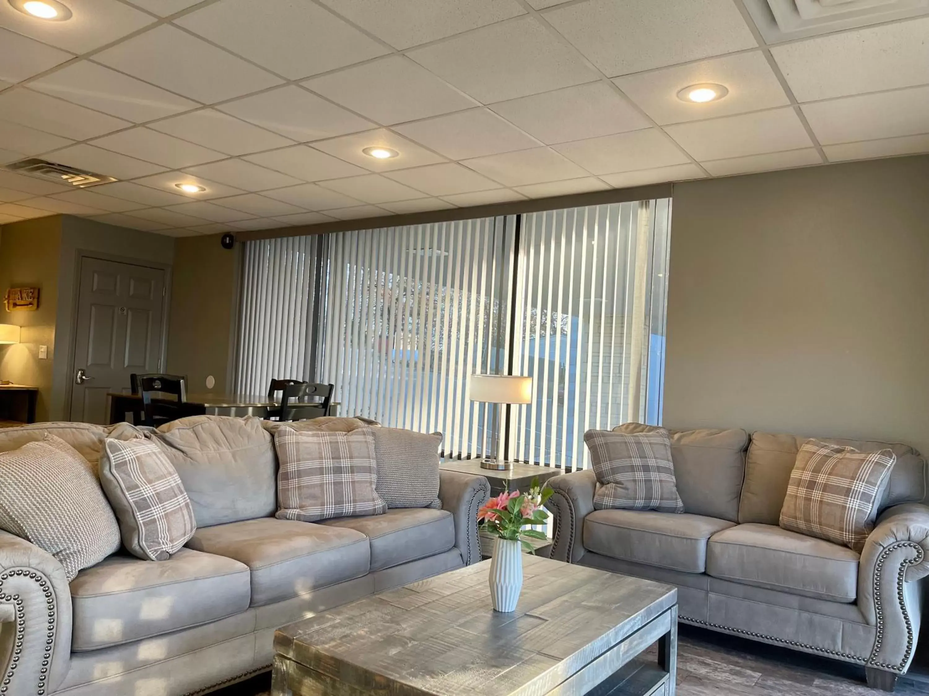 Living room, Seating Area in Lake Norfork Resort