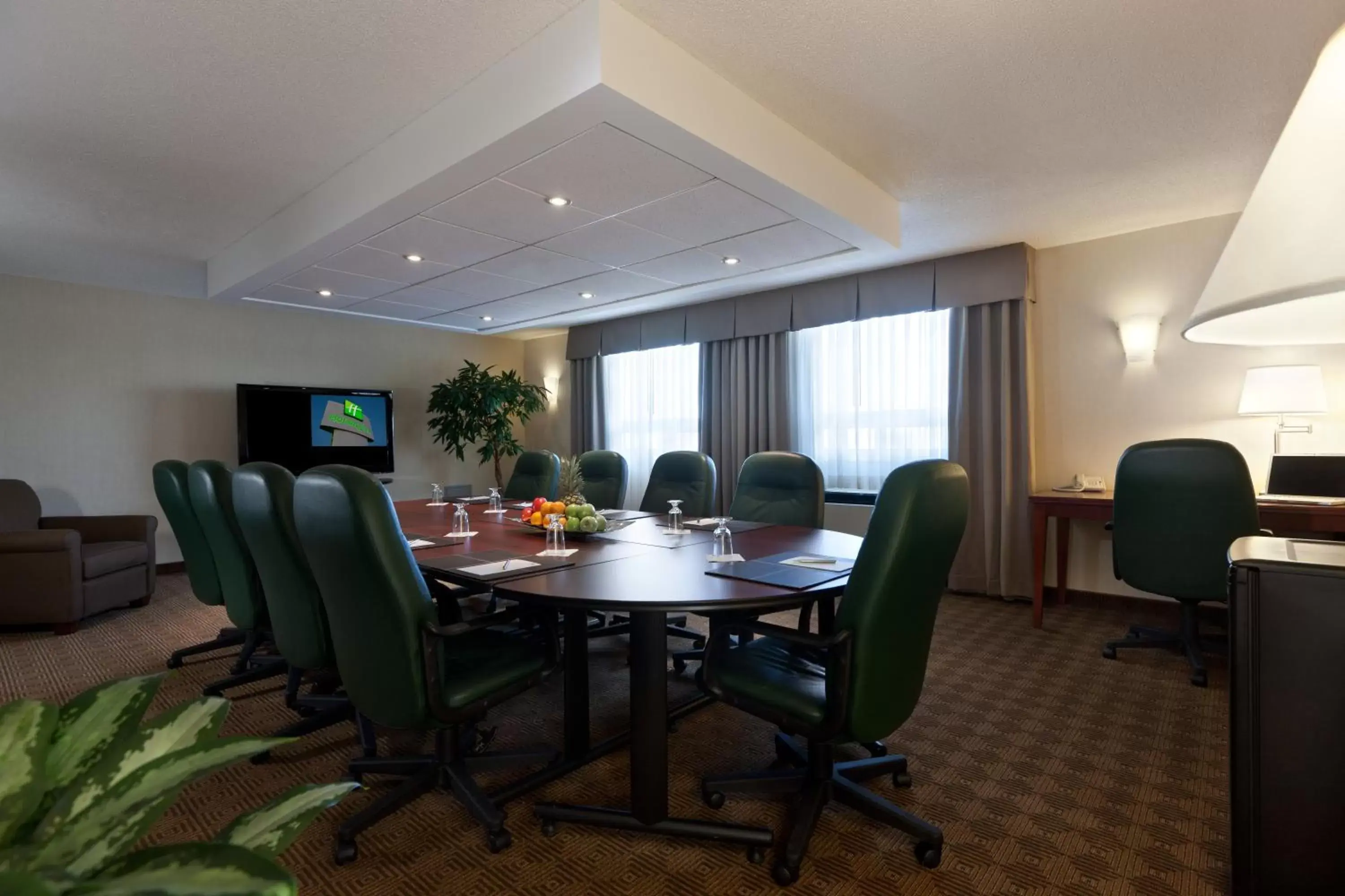 Meeting/conference room in Holiday Inn Laval Montreal, an IHG Hotel