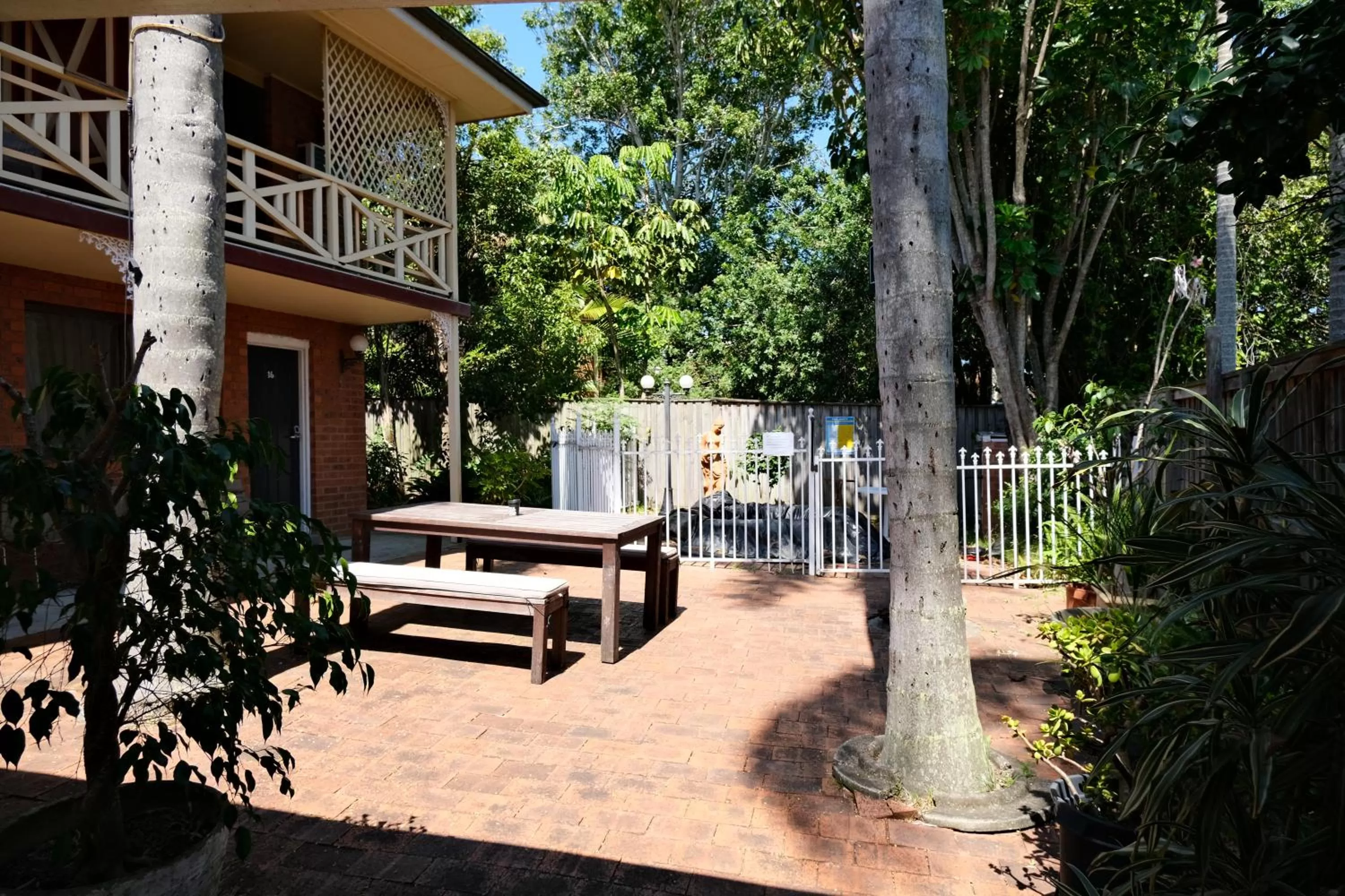 Garden view in Sapphire Palms Motel