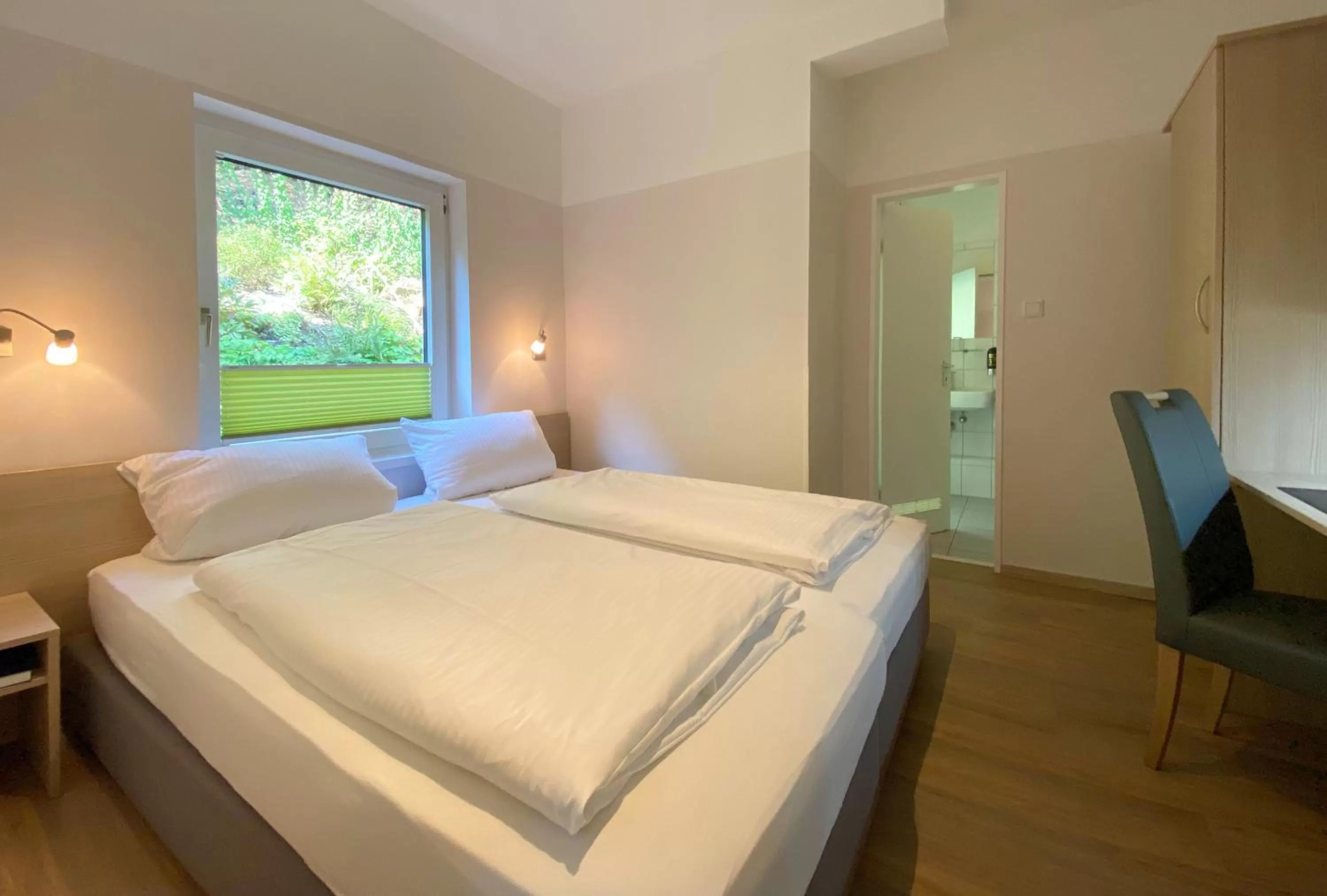 Bedroom, Bed in also-Hotel an der Hardt