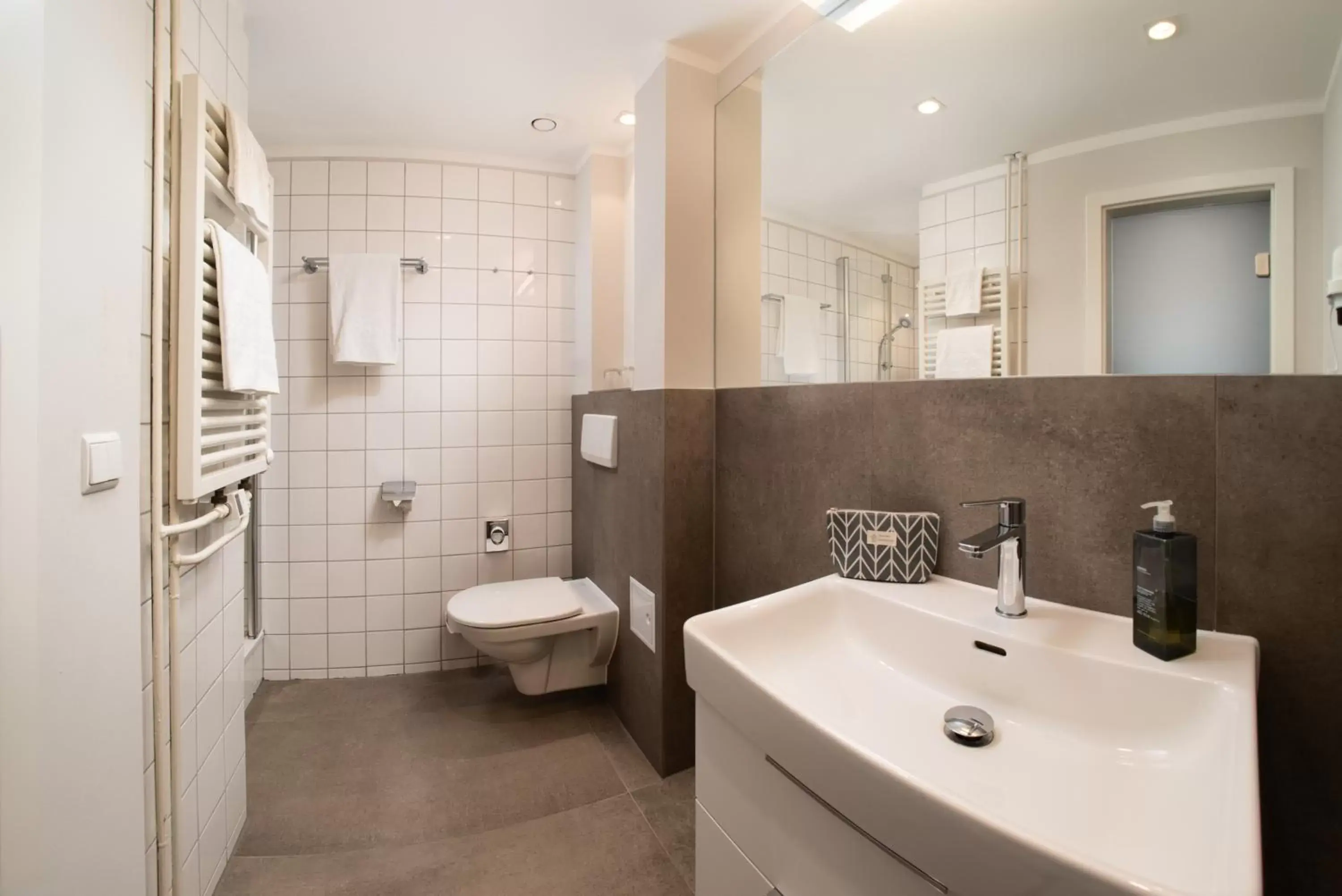 Bathroom in Hotel Baseler Hof