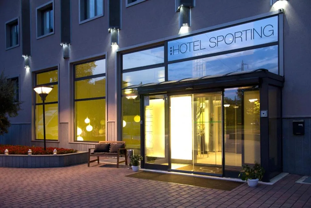 Facade/entrance in Hotel Sporting Cologno