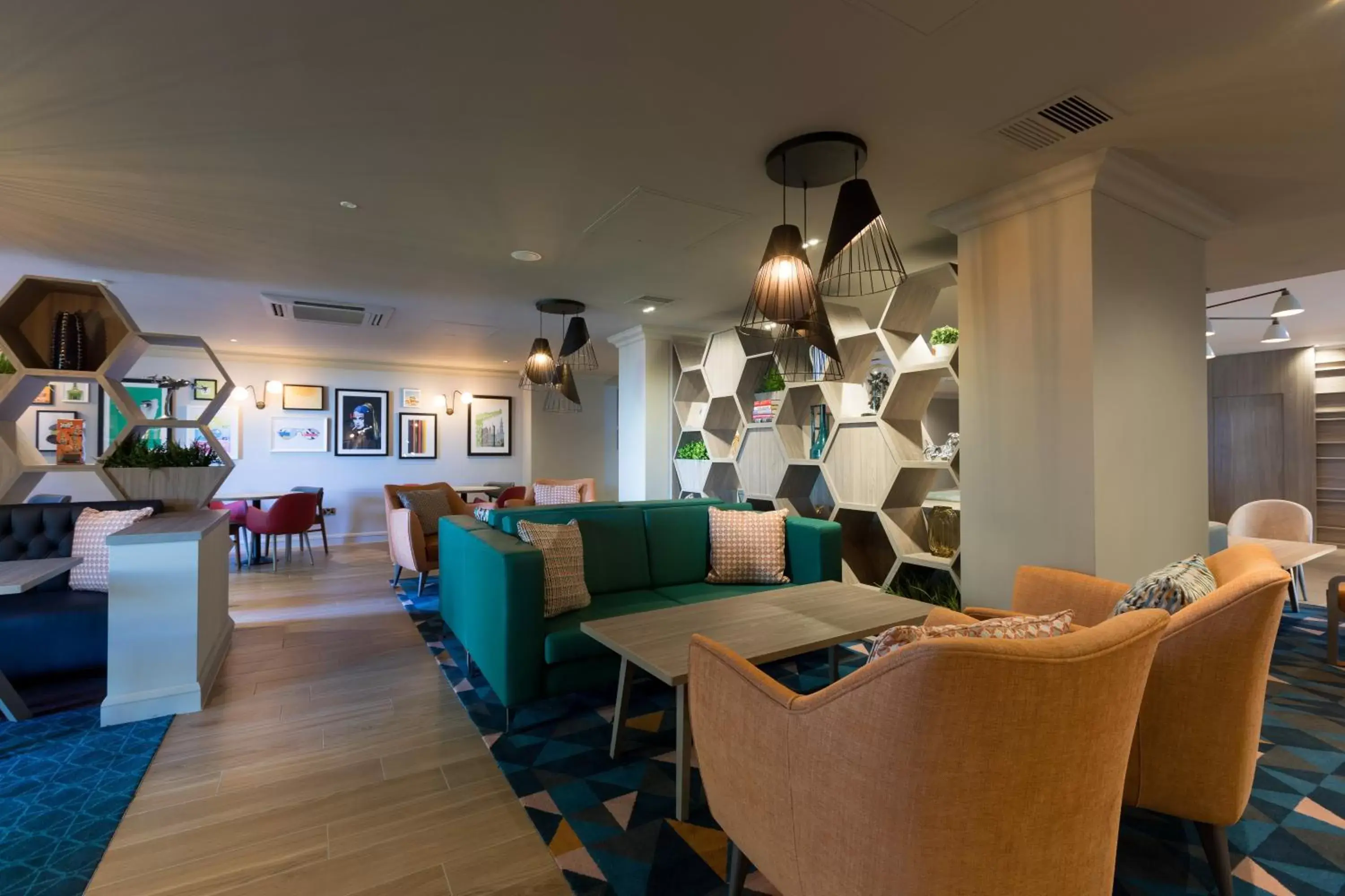 Lounge or bar in Holiday Inn - Glasgow Airport, an IHG Hotel