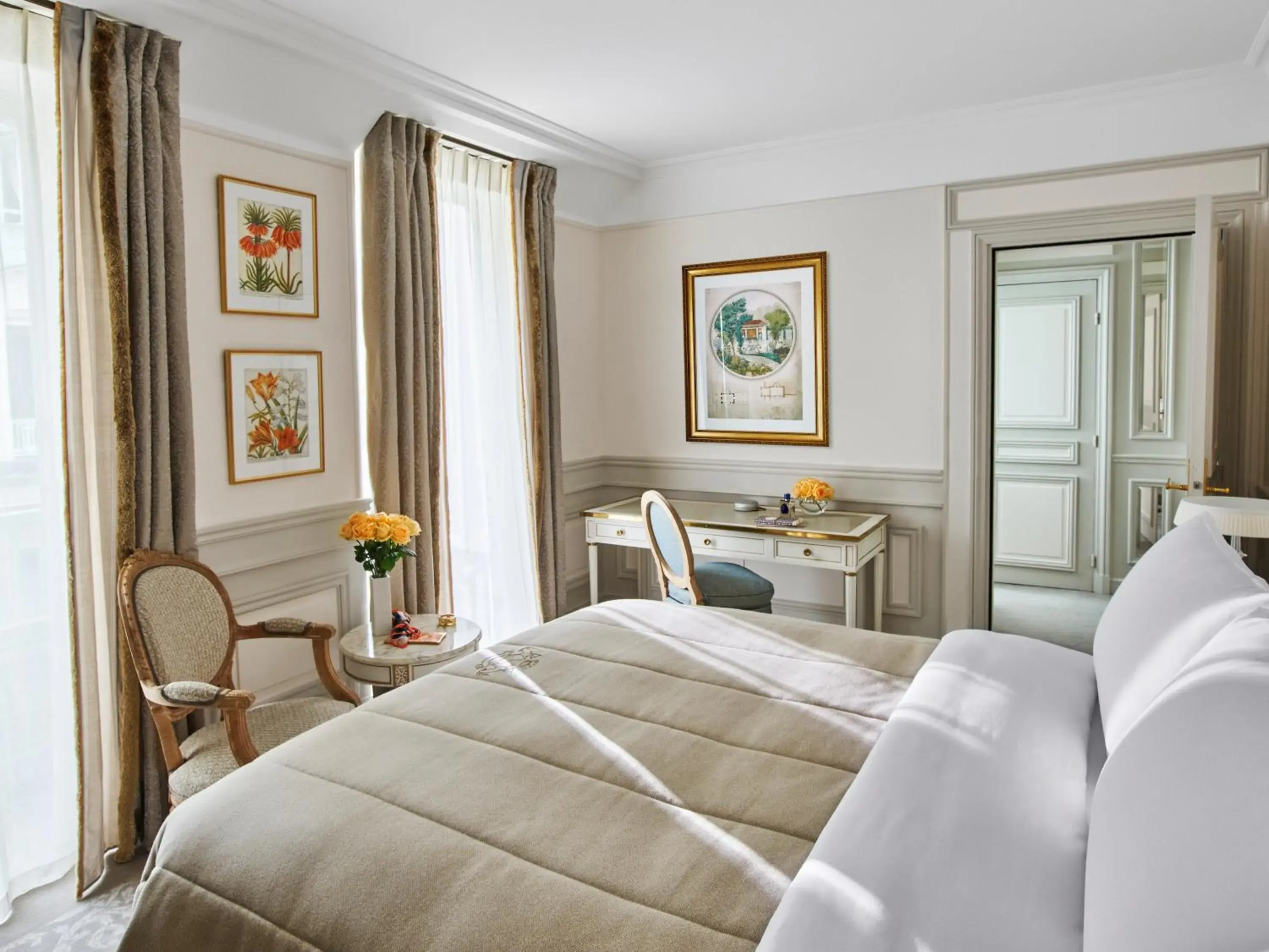 Bedroom, Bed in Le Meurice - Dorchester Collection