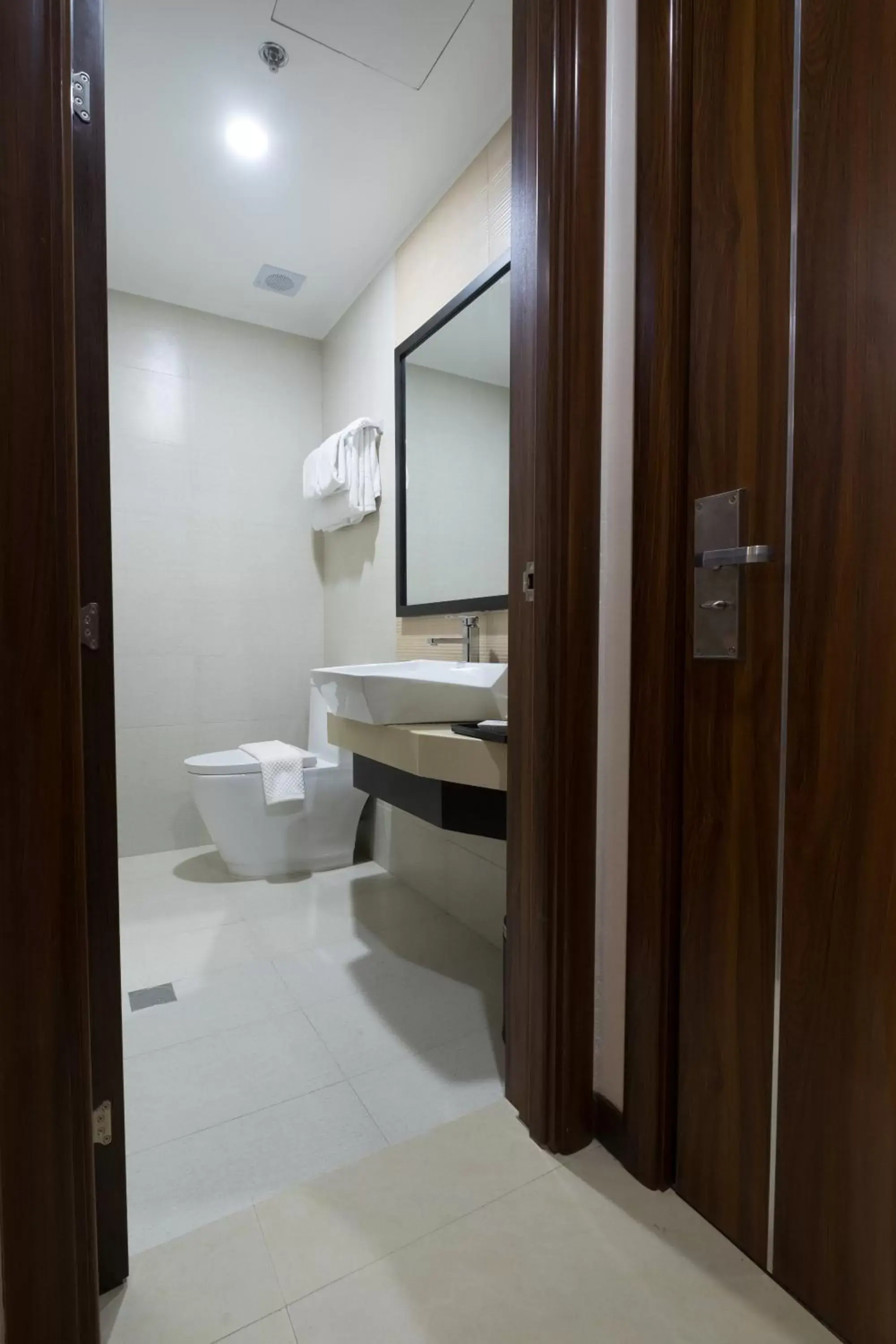 Bathroom in Kew Hotel Tagbilaran