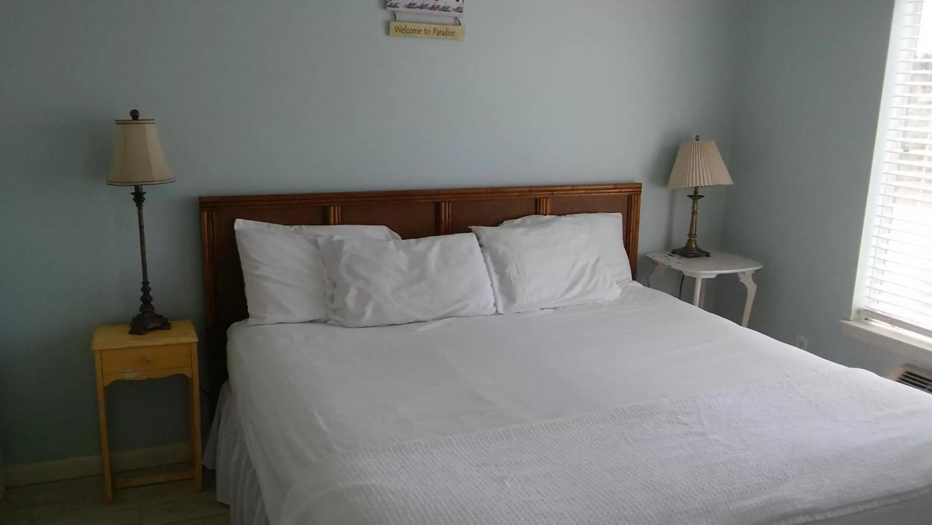 Bedroom, Bed in Pineapple Villas