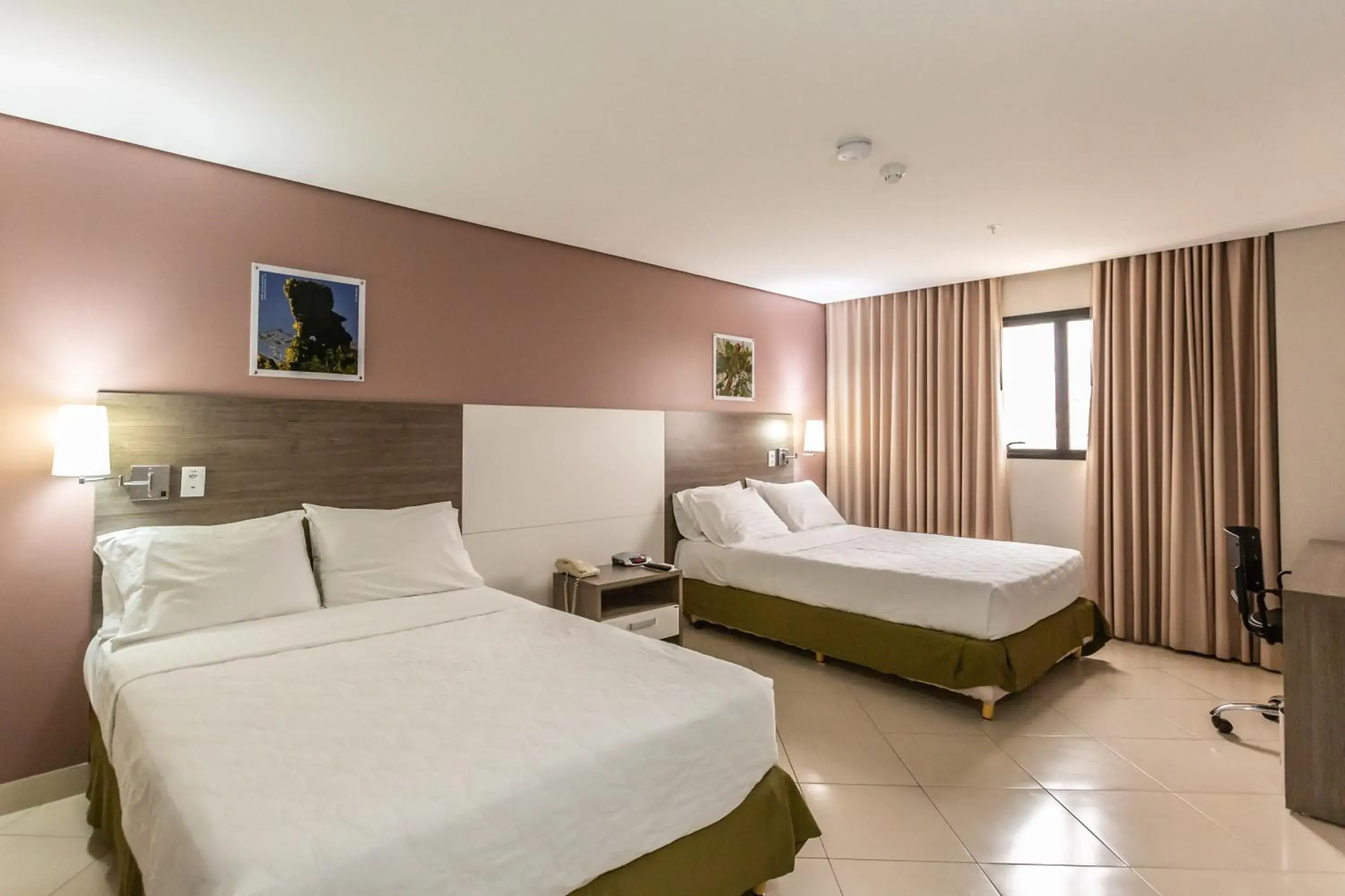 Coffee/tea facilities, Bed in Holiday Inn Cuiaba, an IHG Hotel