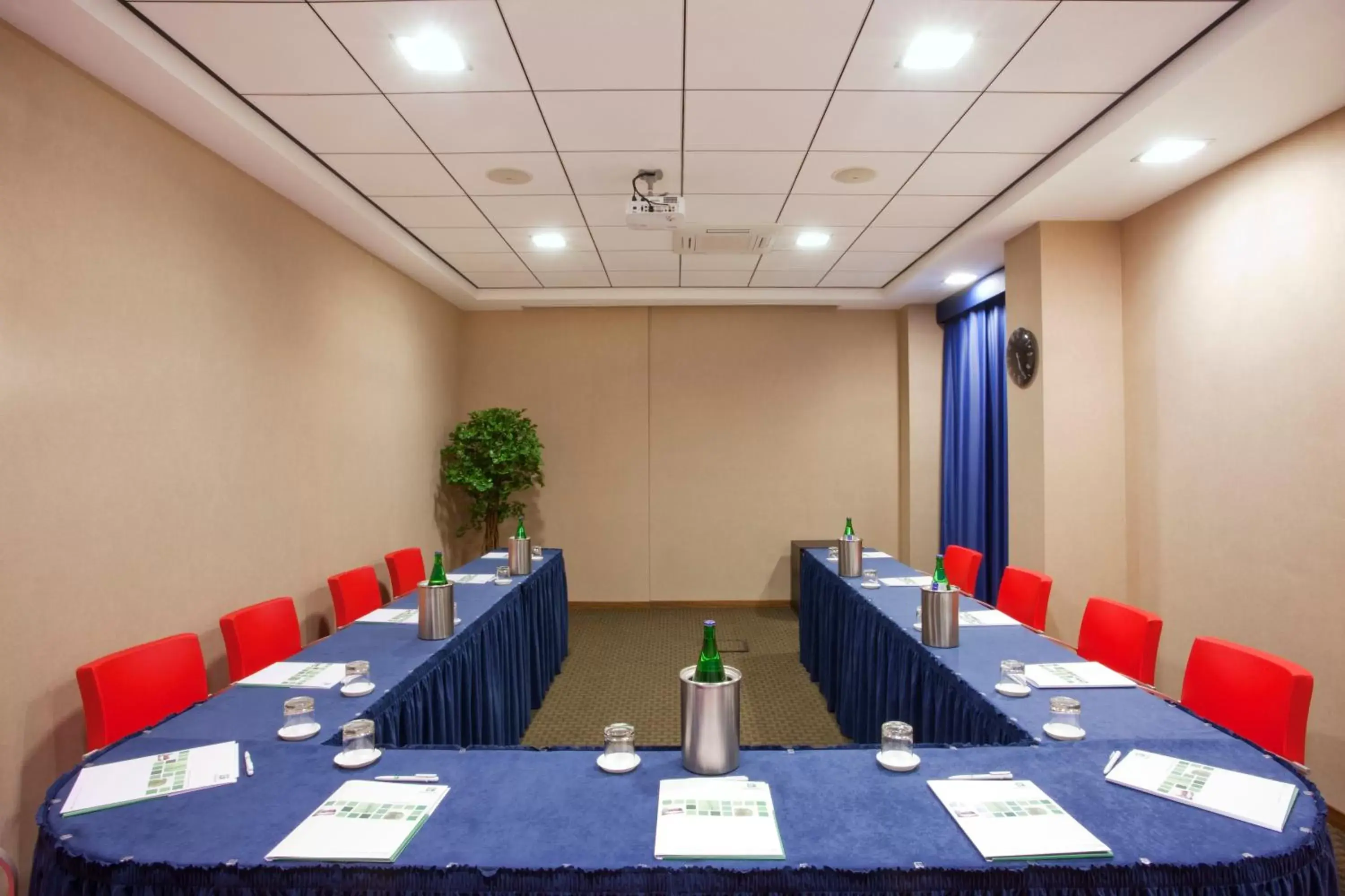 Meeting/conference room in Holiday Inn Salerno-Cava De' Tirreni, an IHG Hotel