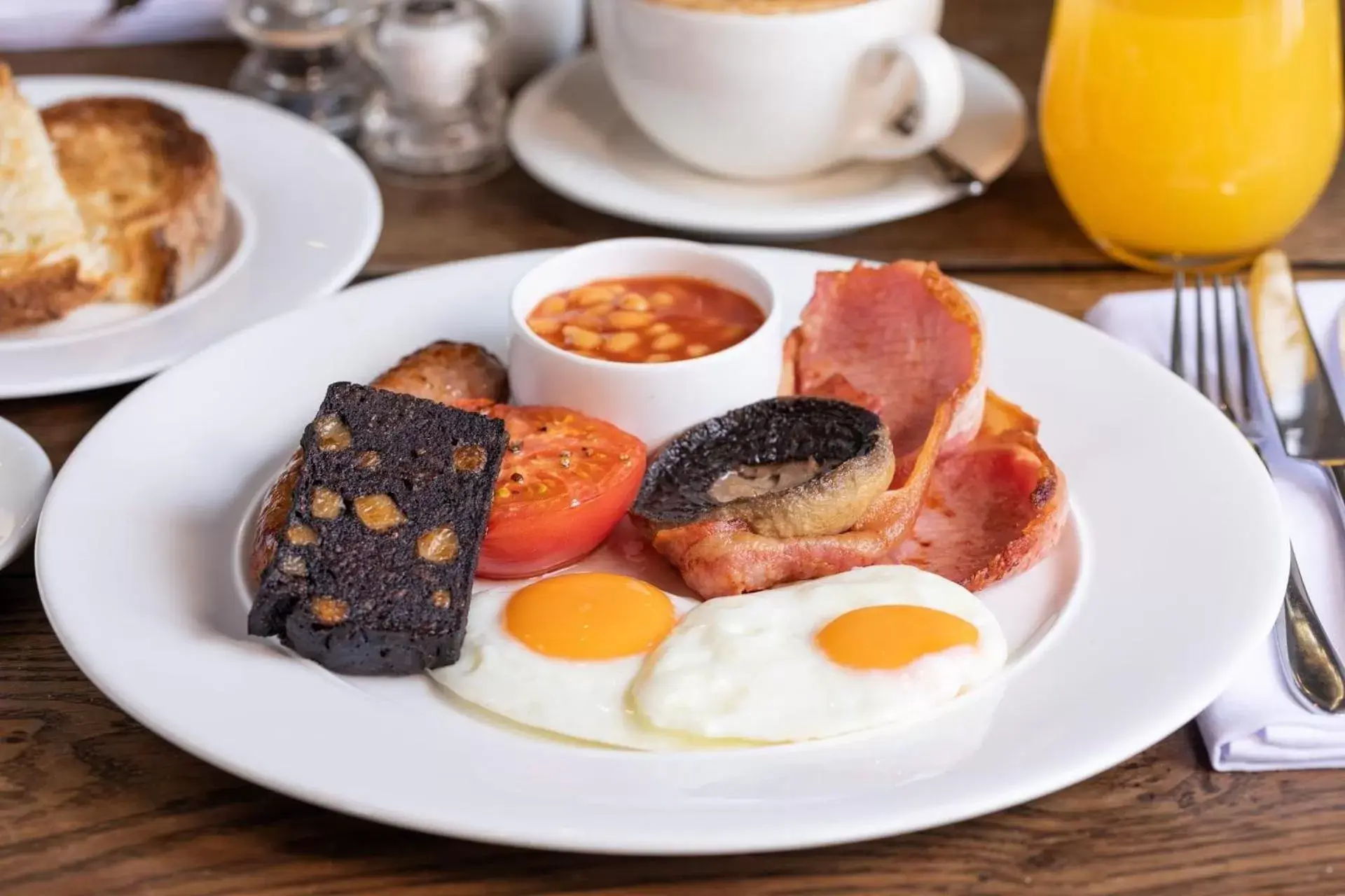 Breakfast in The Coach and Horses