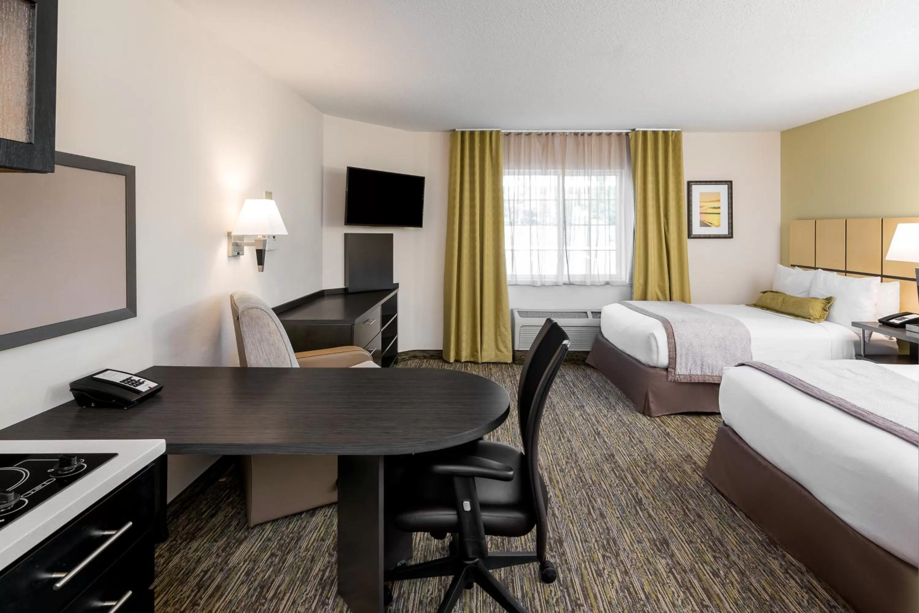 Photo of the whole room, Bed in Candlewood Suites Sterling by IHG