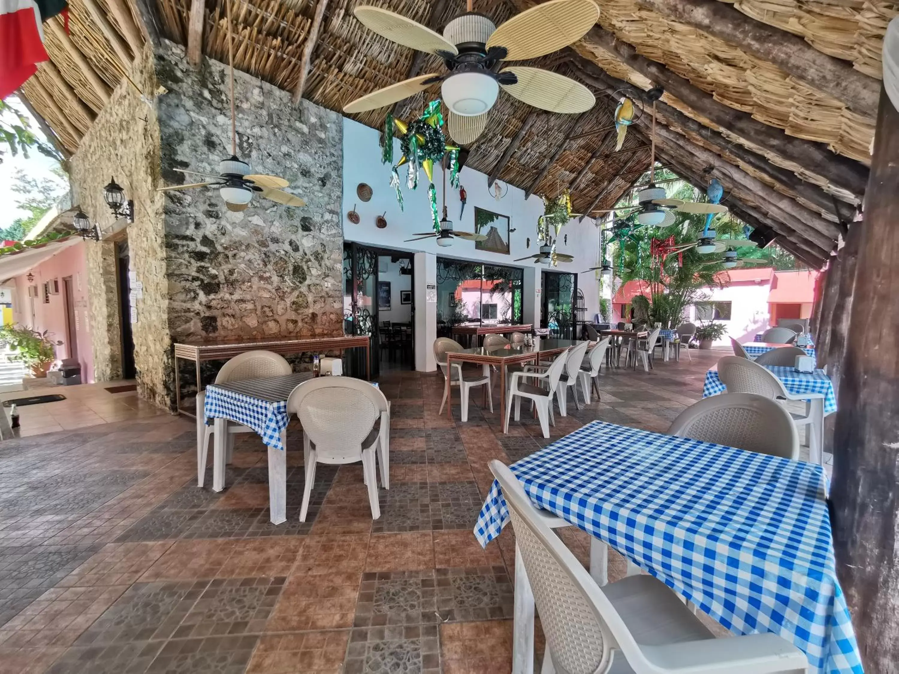 Patio in Hotel Doralba Inn Chichen