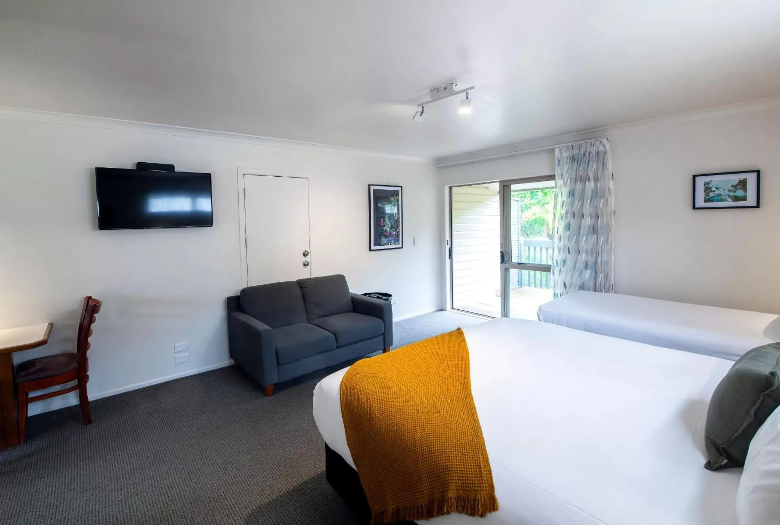 Living room, TV/Entertainment Center in Best Western Braeside Rotorua