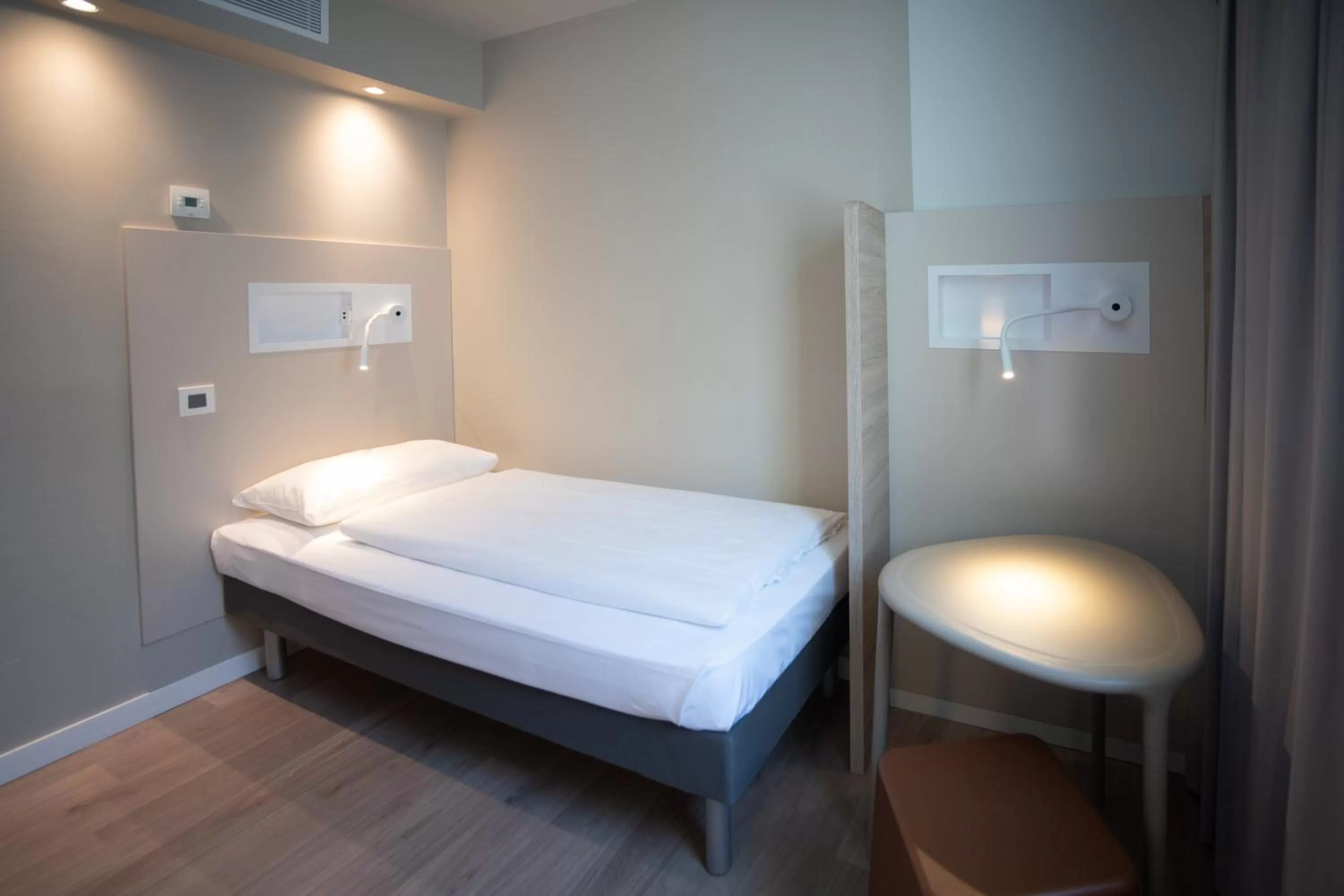 Photo of the whole room, Bed in ibis budget Fribourg