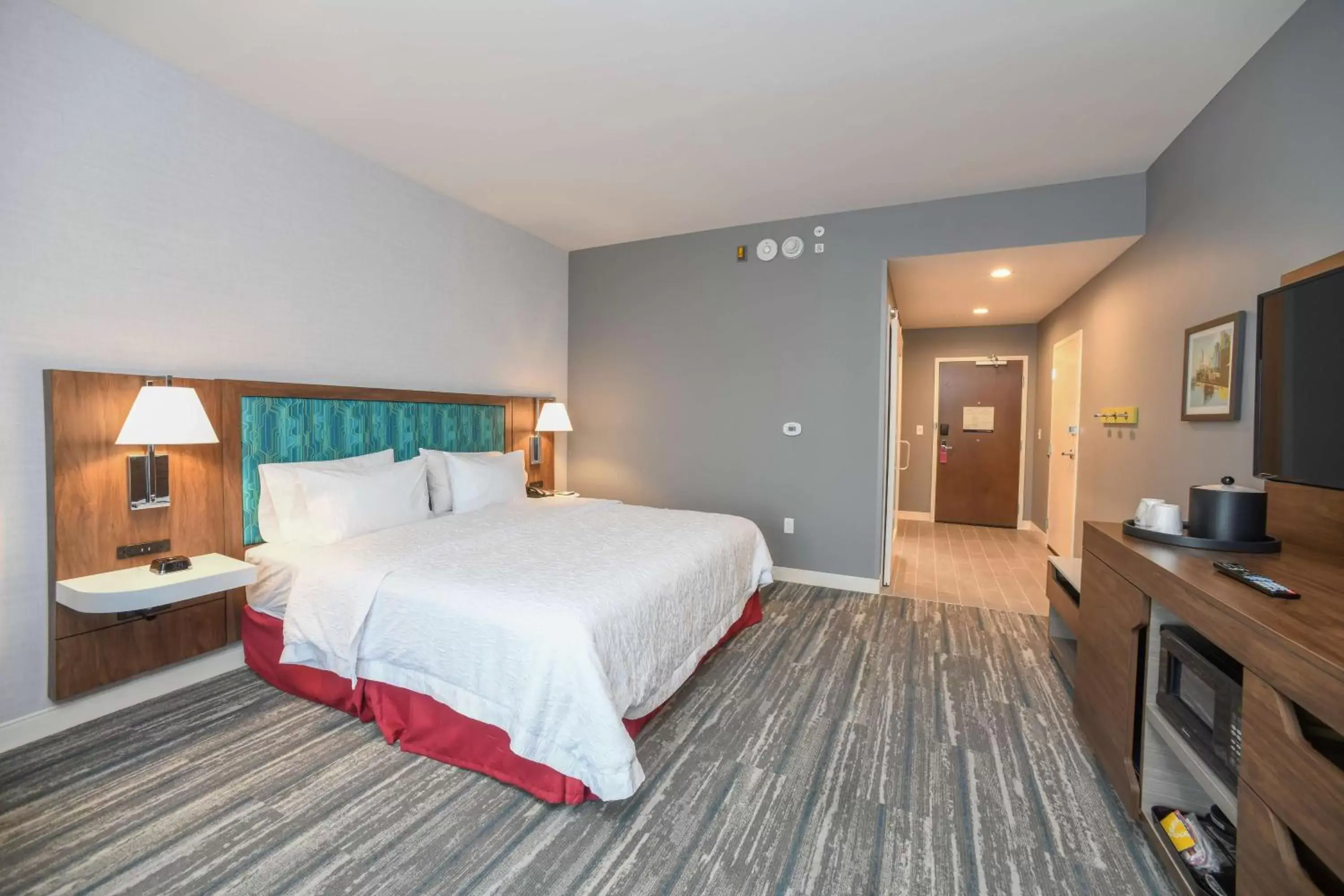 Bedroom in Hampton Inn & Suites Cincinnati Liberty Township