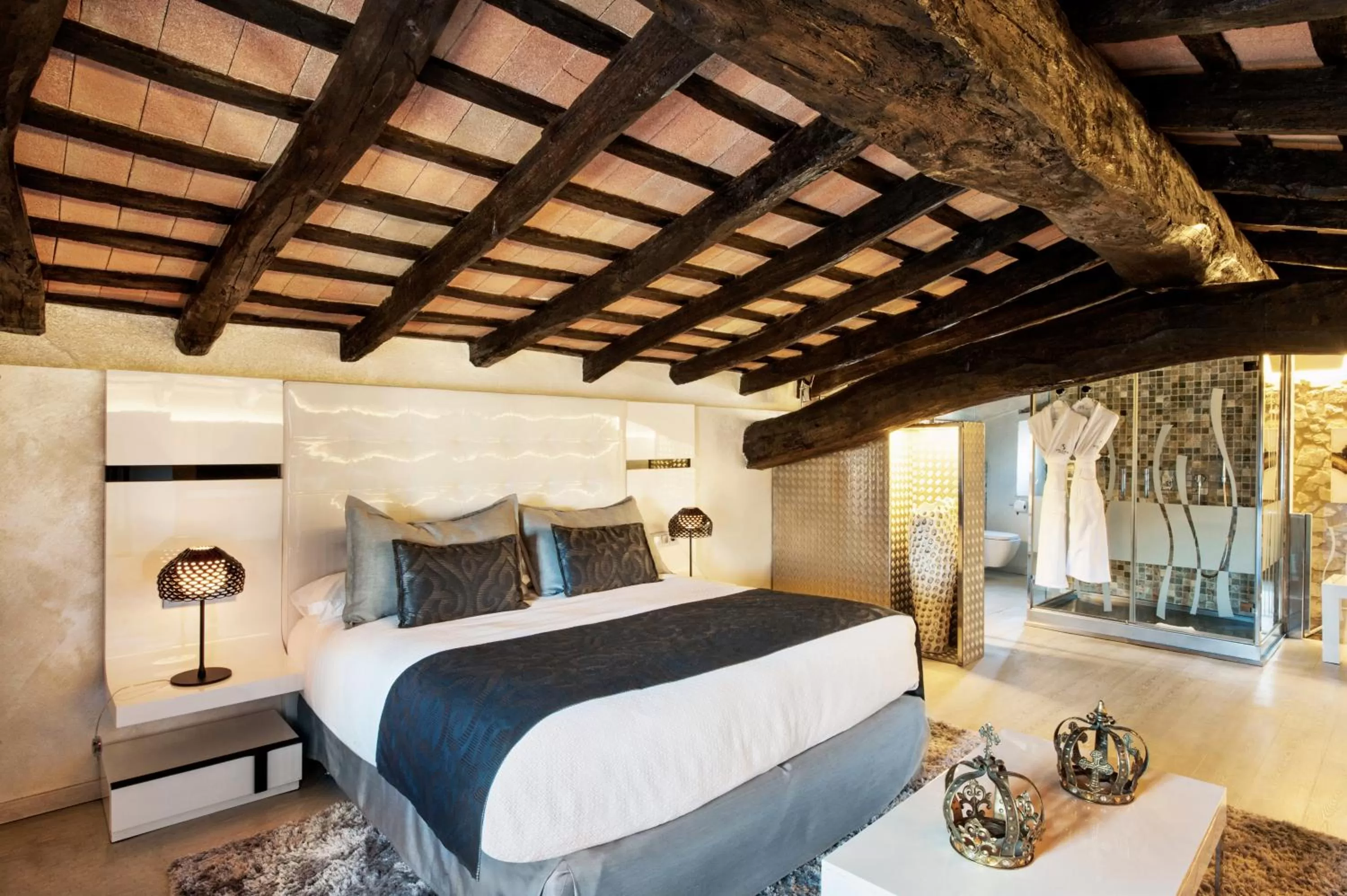 Bathroom, Bed in Mas Tapiolas