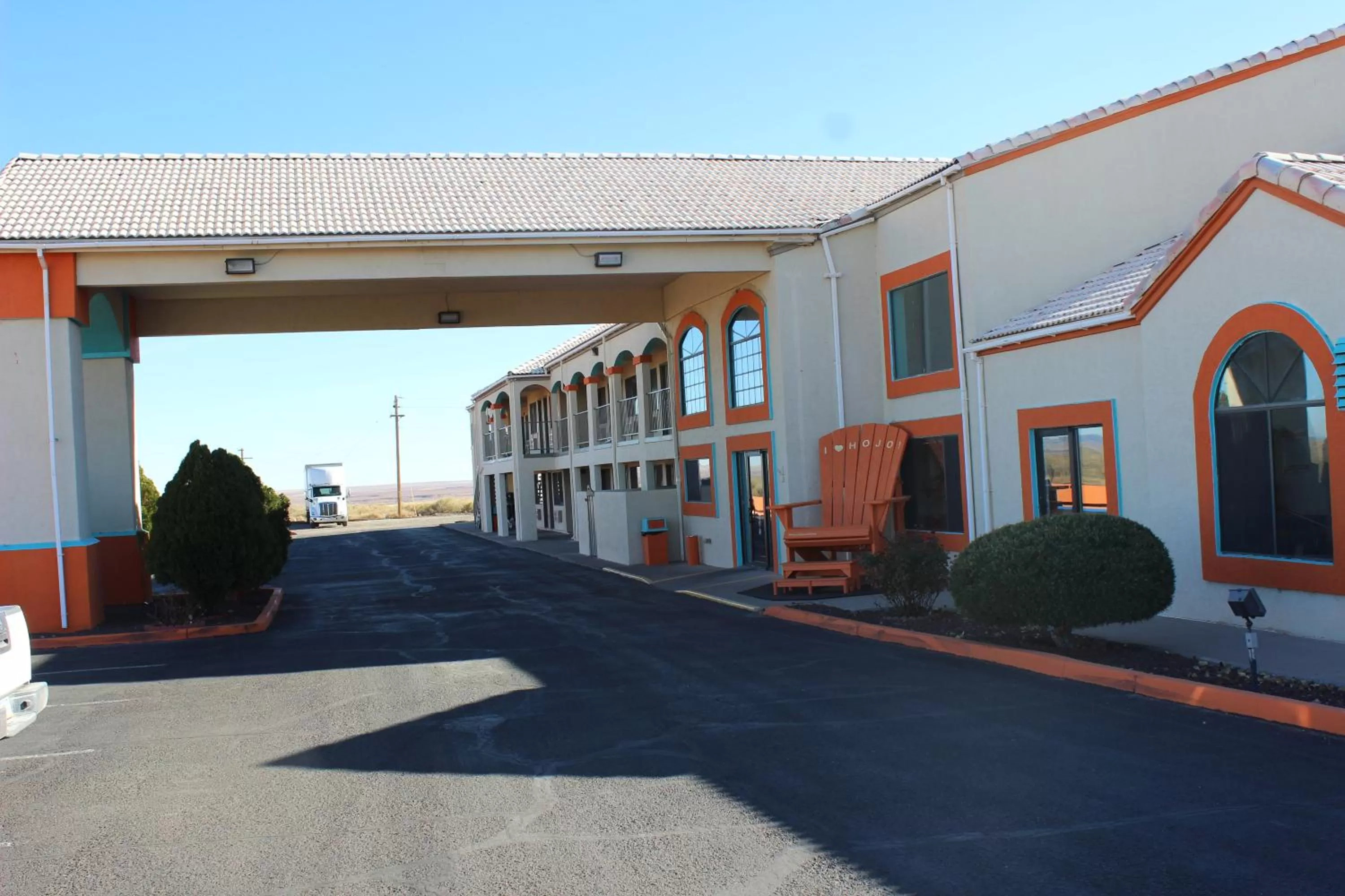 Property building in Howard Johnson by Wyndham Holbrook