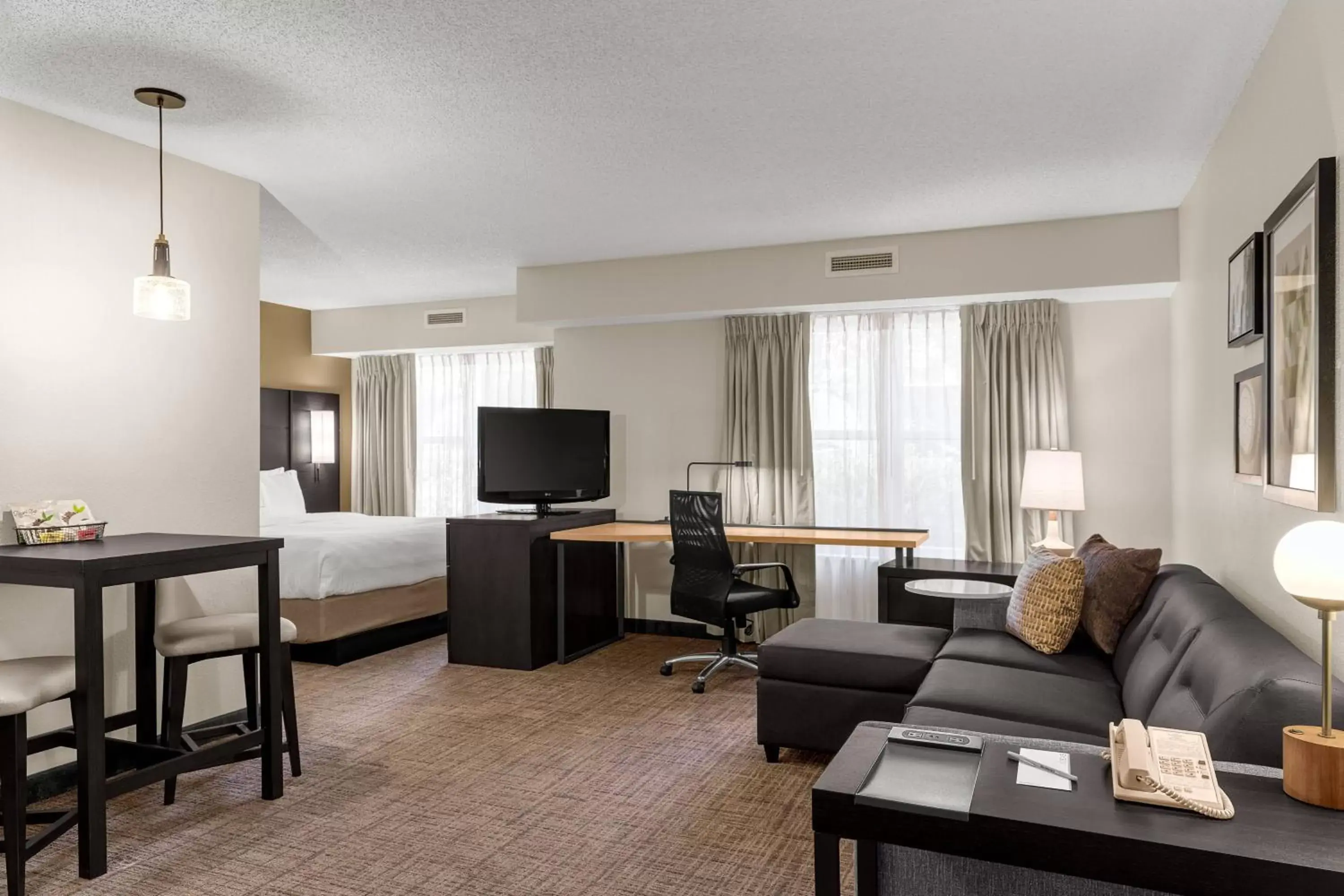 Photo of the whole room, Seating Area in Residence Inn Atlanta Norcross/Peachtree Corners