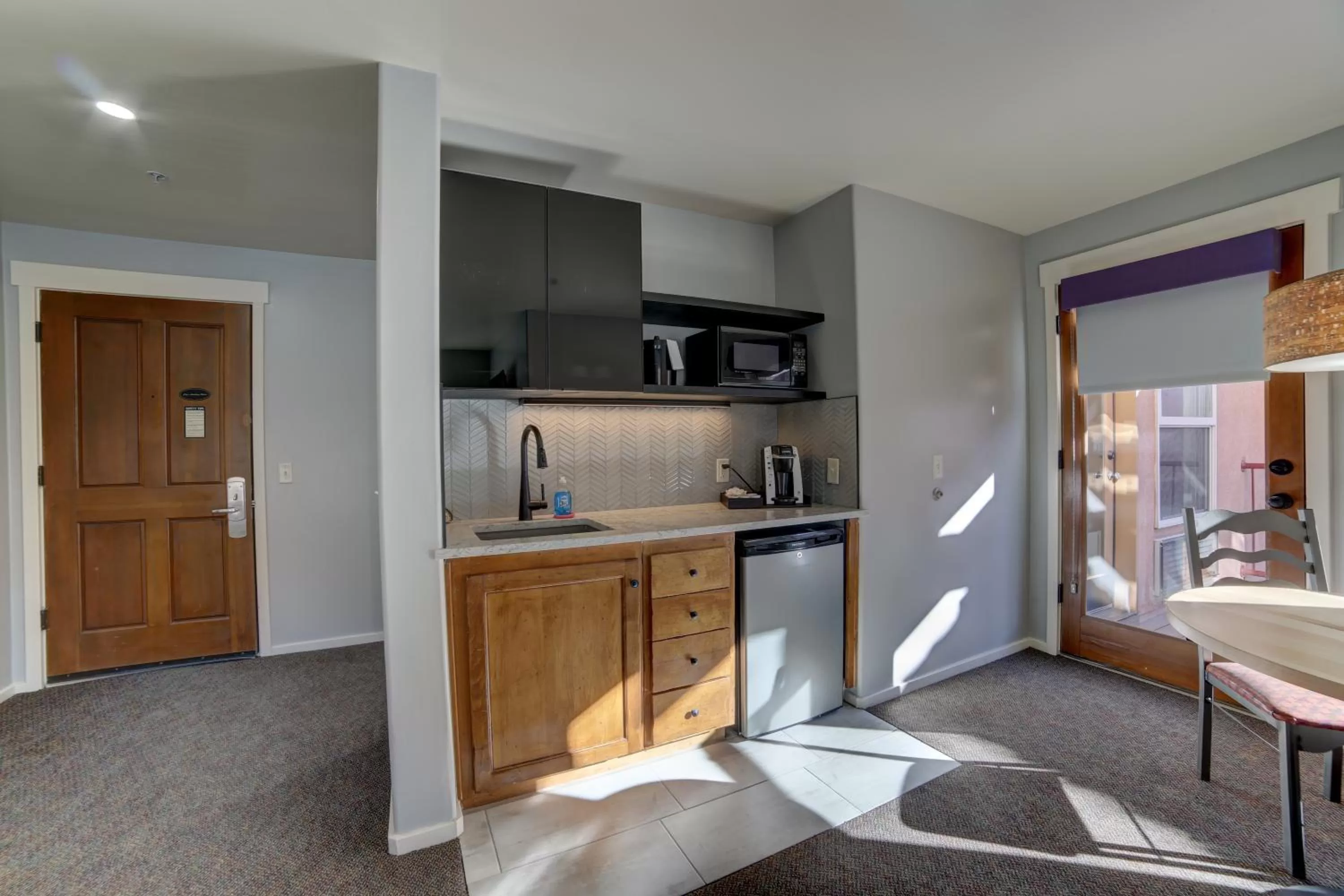 Kitchen or kitchenette in The Gonzo Inn