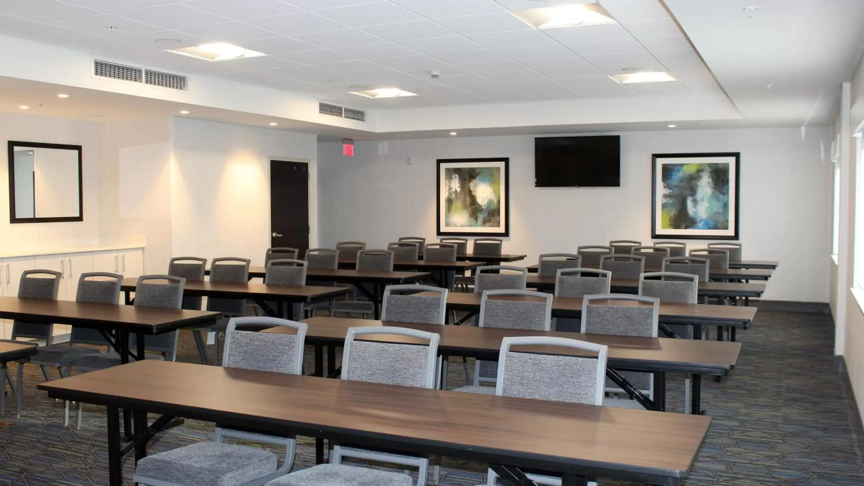 Meeting/conference room in Holiday Inn Express & Suites - Jacksonville W - I295 and I10, an IHG Hotel