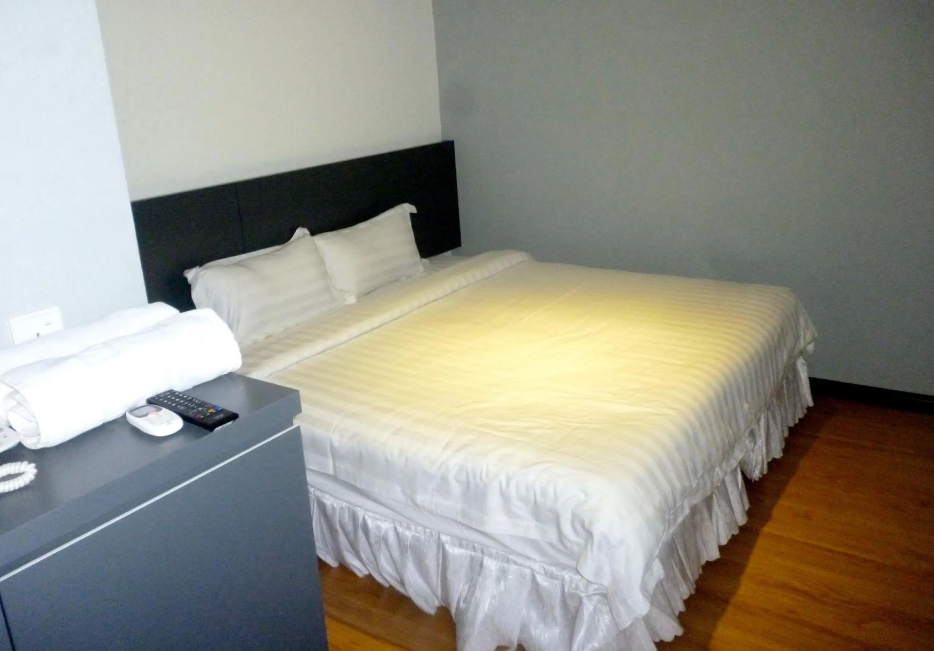 Photo of the whole room, Bed in My Dream Hotel