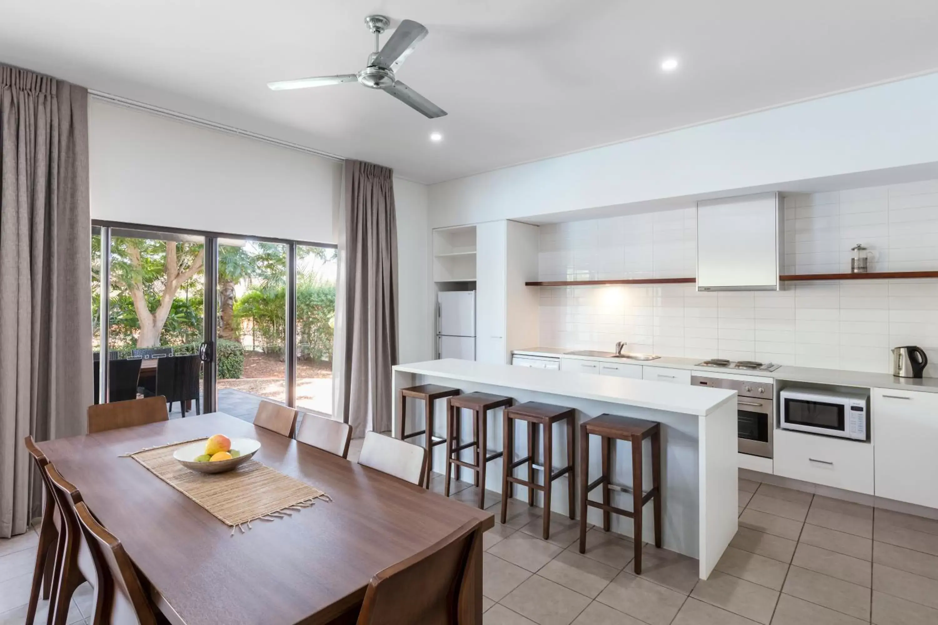 Patio, Kitchen/Kitchenette in Oaks Cable Beach Resort