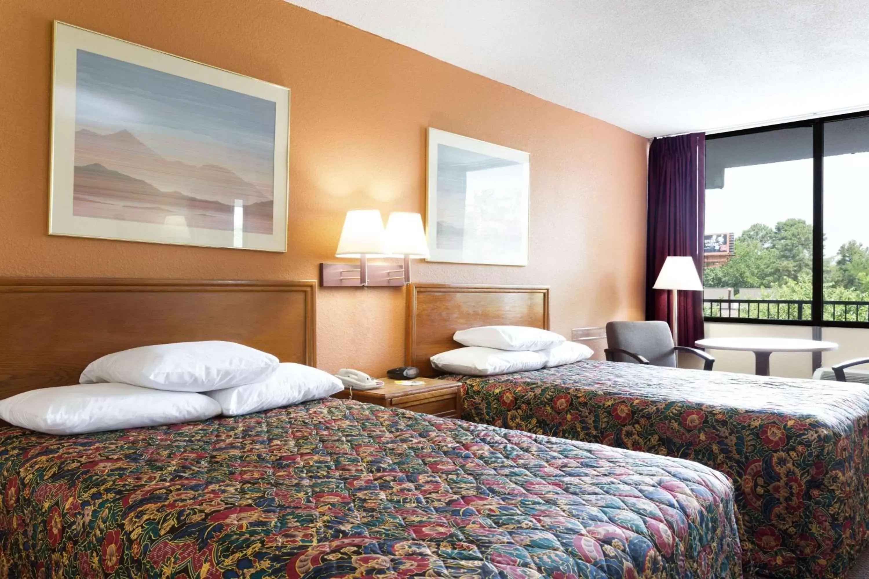 Photo of the whole room, Bed in Days Inn by Wyndham Raleigh South