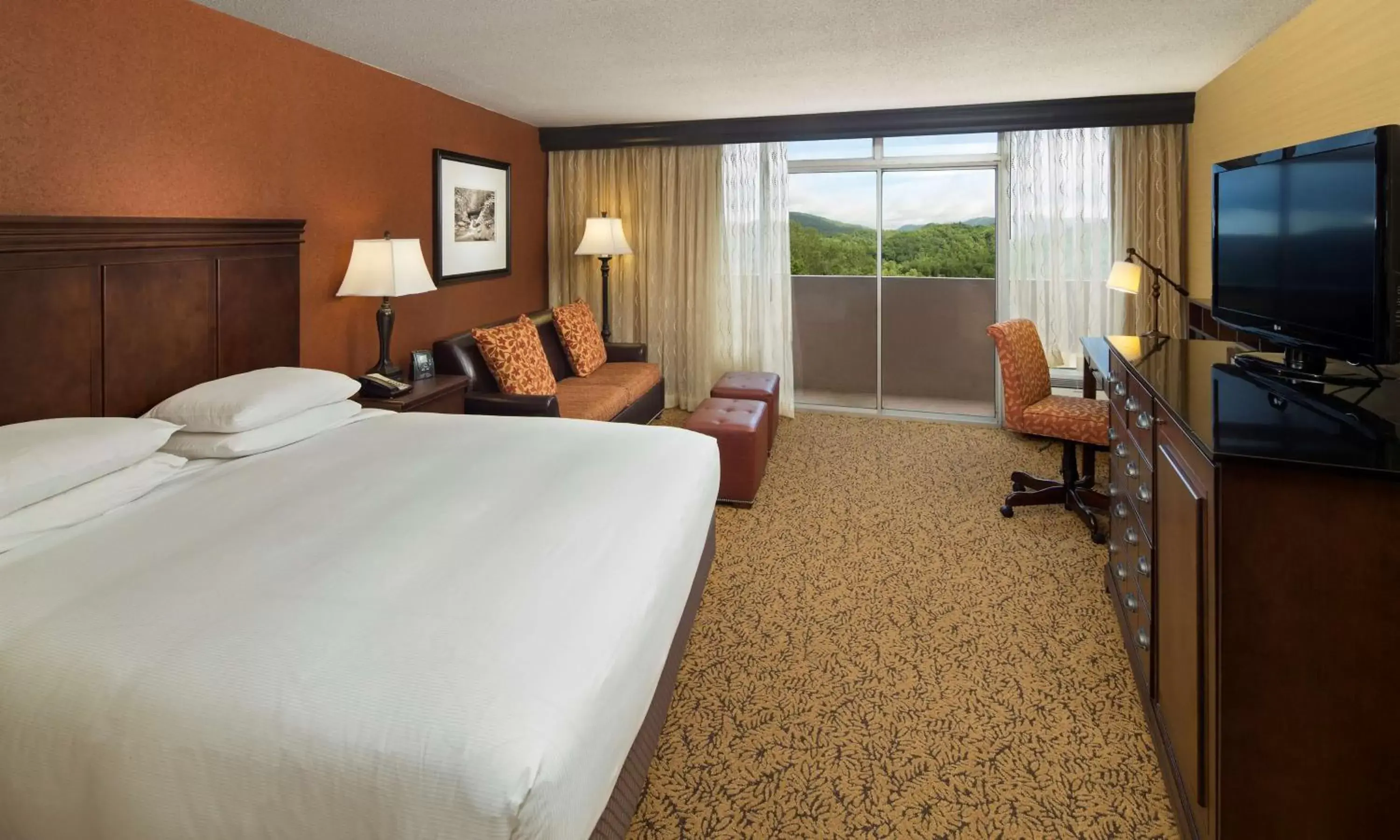 Bed in The Park Vista - A DoubleTree by Hilton Hotel - Gatlinburg