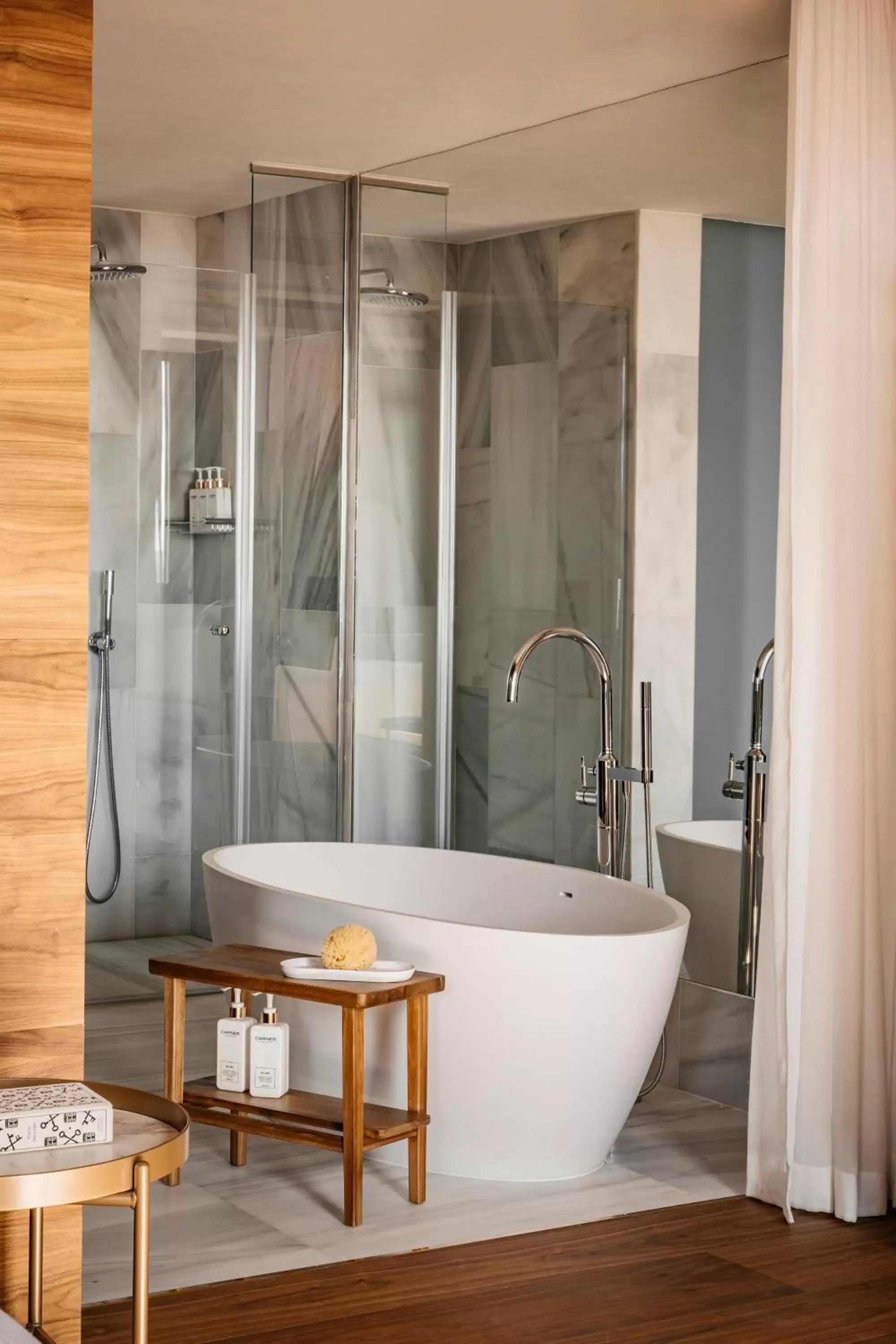 Shower, Bathroom in Hotel Colón Gran Meliá - The Leading Hotels of the World