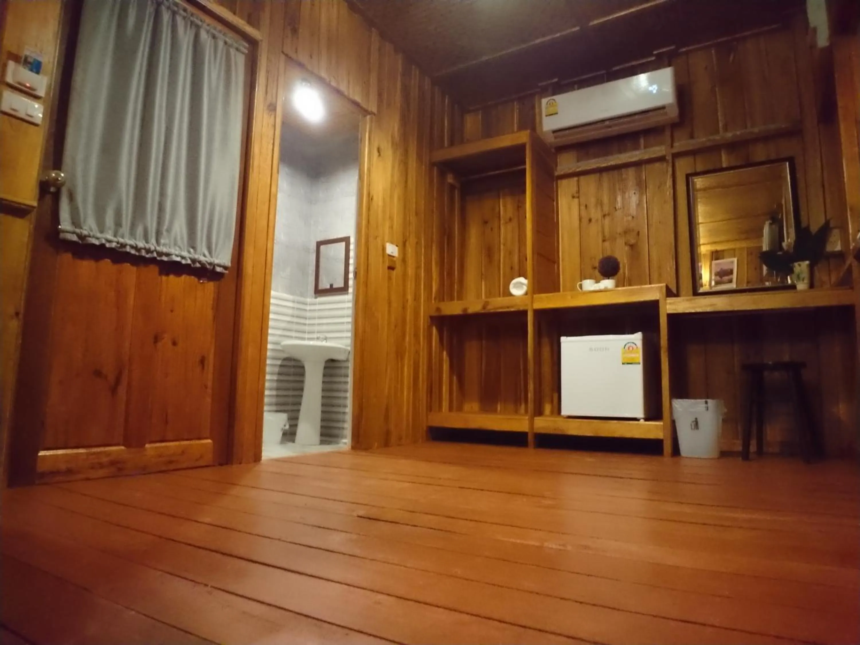 Property building in Lanta Para hut