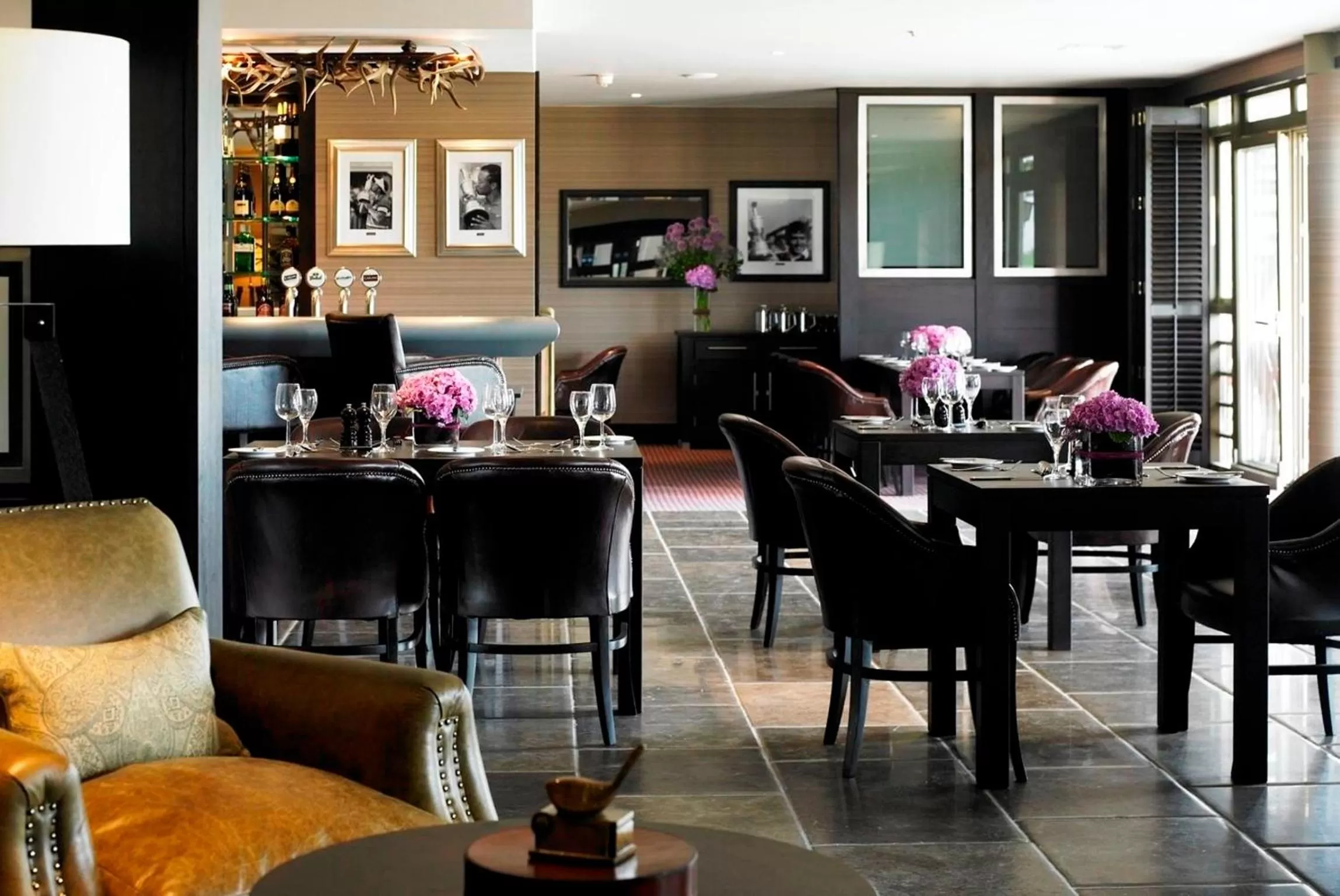 Restaurant/places to eat in Wychwood Park Hotel and Golf Club