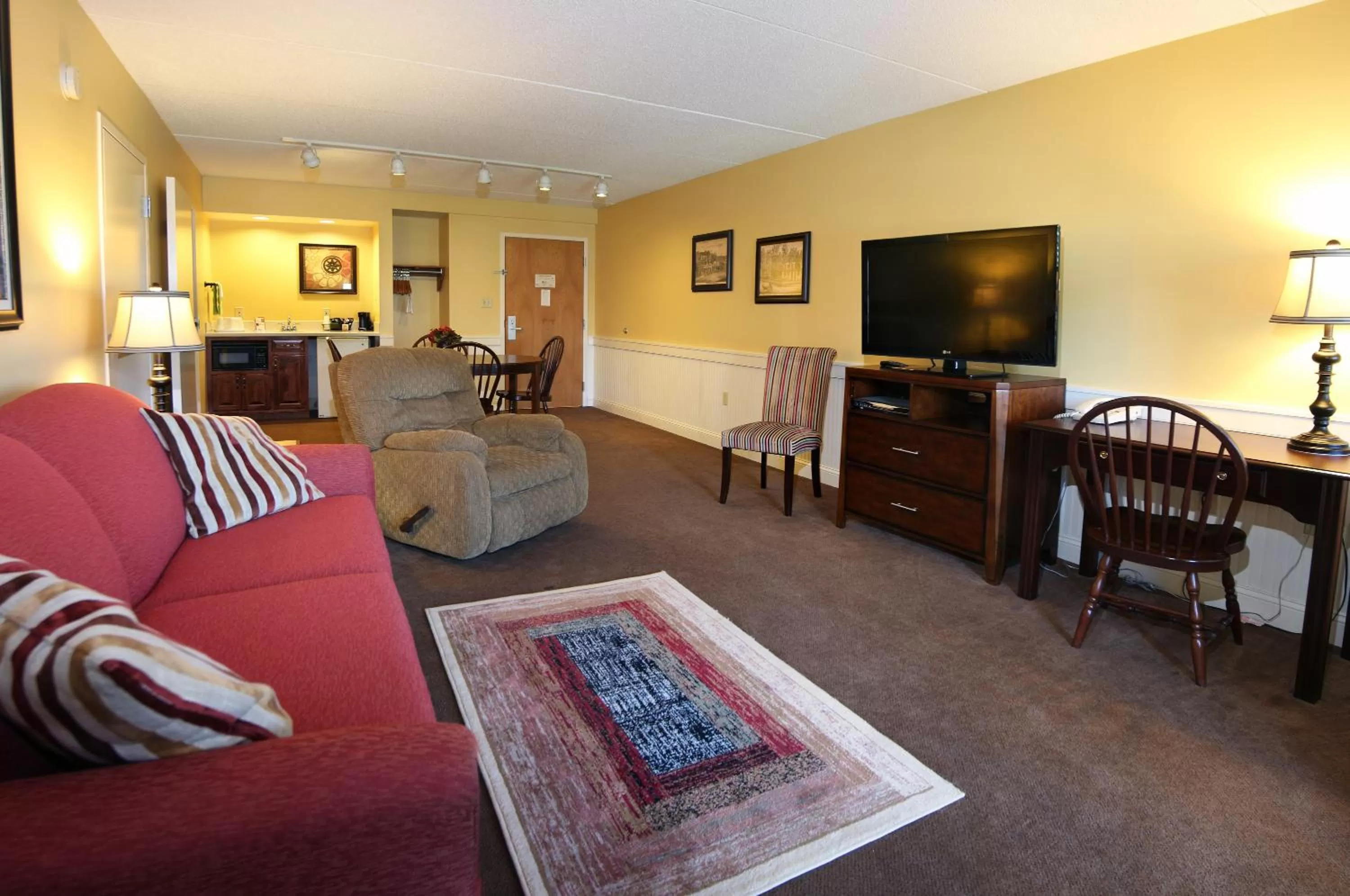 Living room in Bird-in-Hand Family Inn