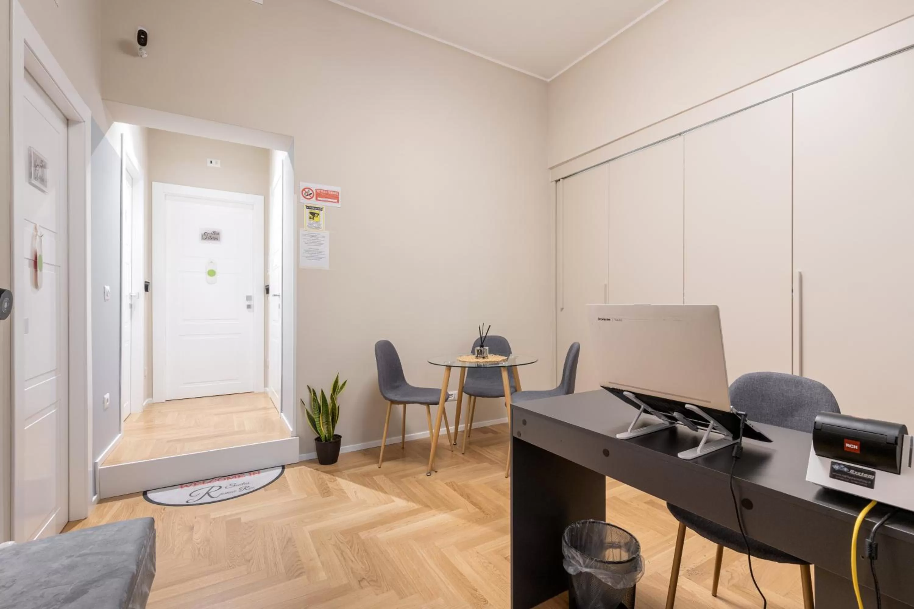 Lobby or reception, TV/Entertainment Center in Suites Romae Rex