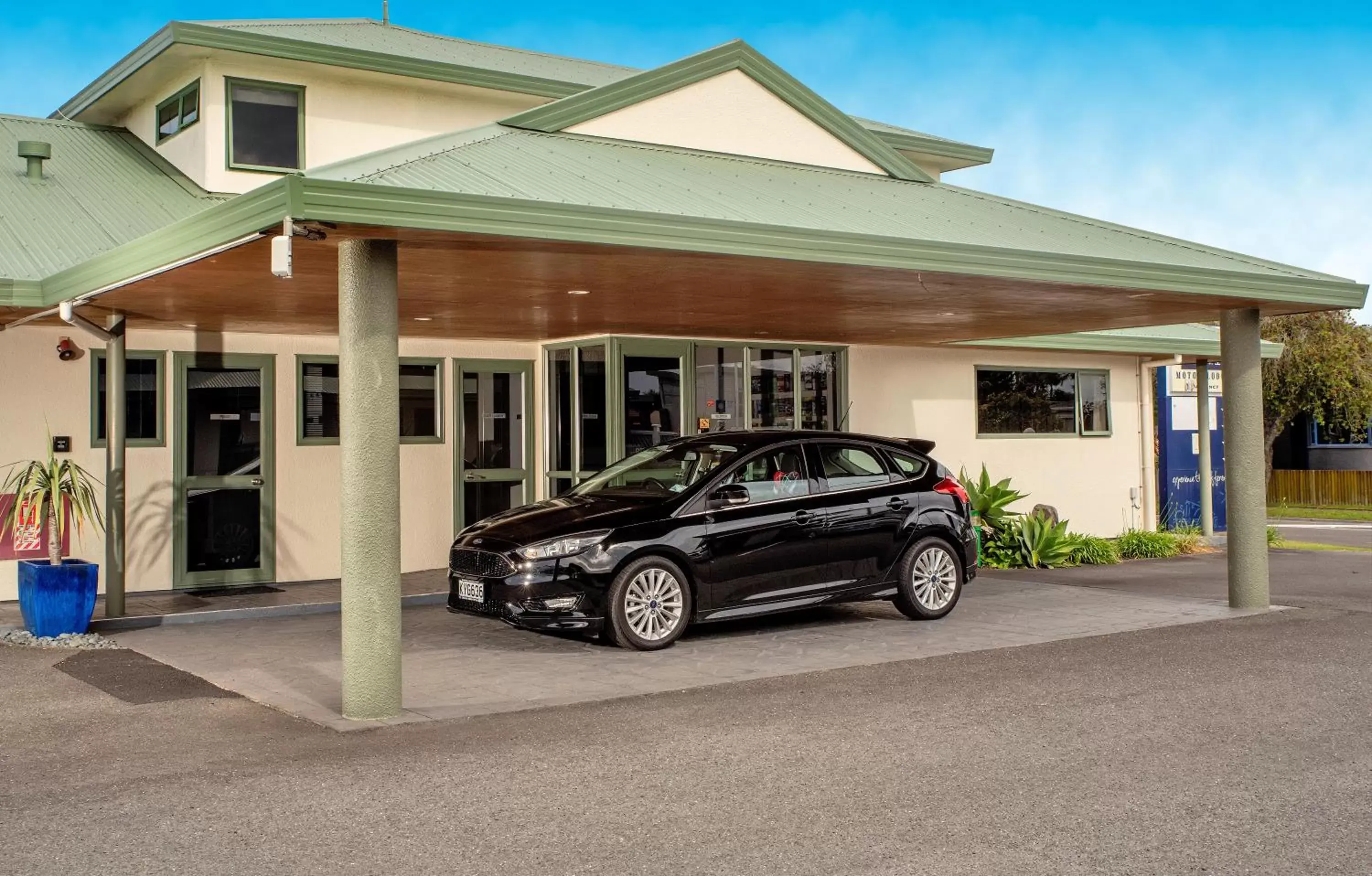 Facade/entrance, Property Building in Barringtons Motor Lodge